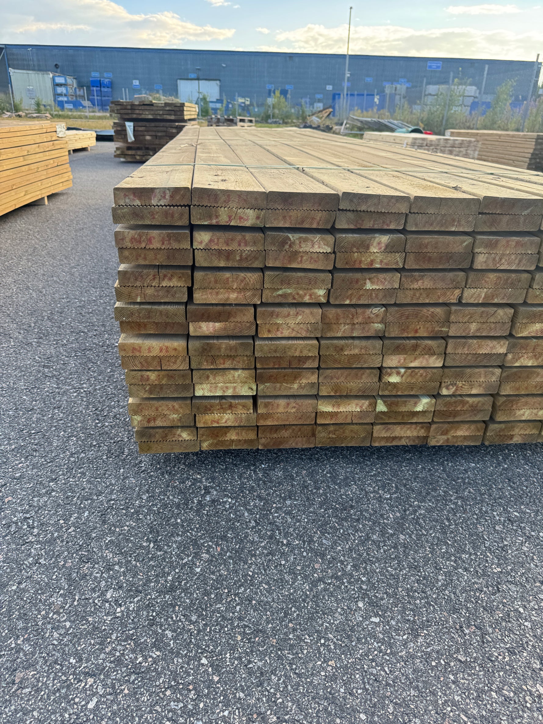 Paket Rillad Trall 28x120 – 144st – 4.20 m – NTR AB A-sortering