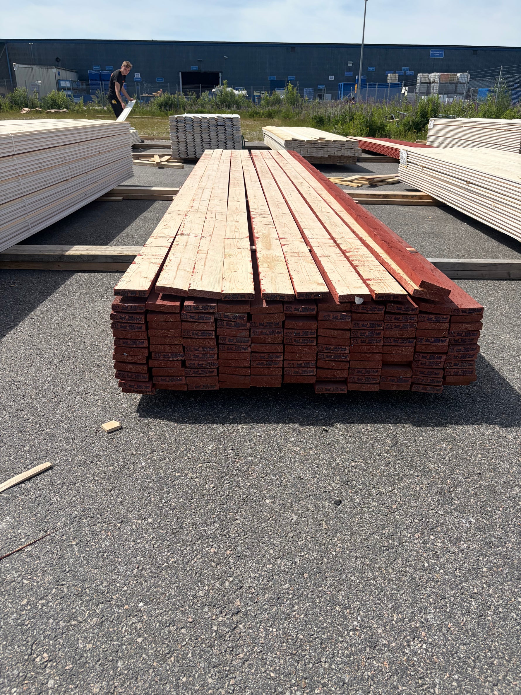 Paket Finsågade Brädor 22x95mm, 120st 5.10m (Slamfärg Röd)