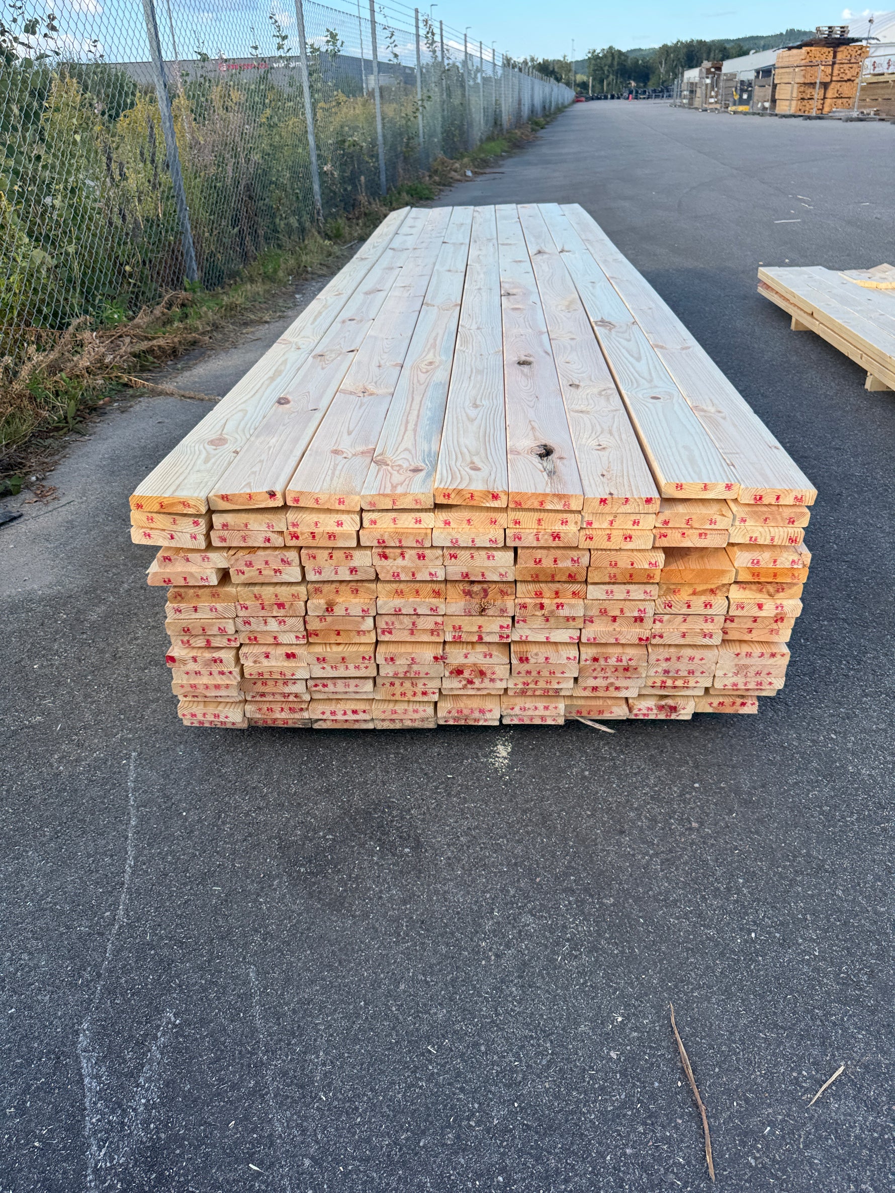 Paket Hyvlad 28x120 – 134st – 4.20 m – ANDRASORTERING