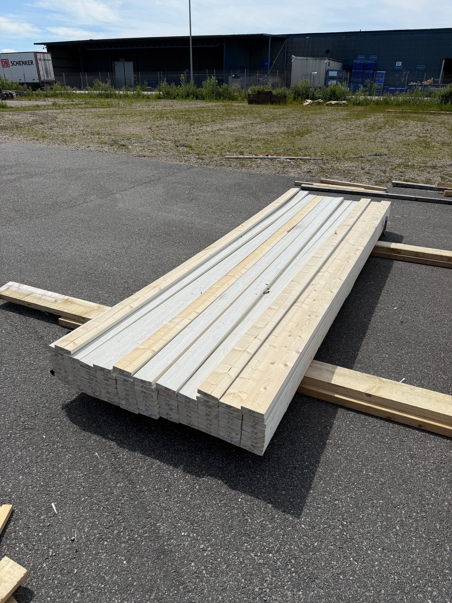 Paket Finsågade Brädor 22x95mm, 89st 3.60m Grundmålad