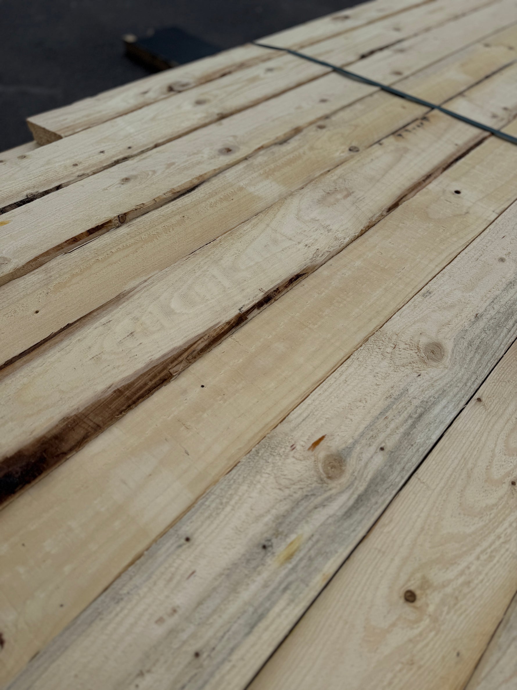 Paket Råsågade Brädor 22×125 mm – 261 st (2,40-5,40m)