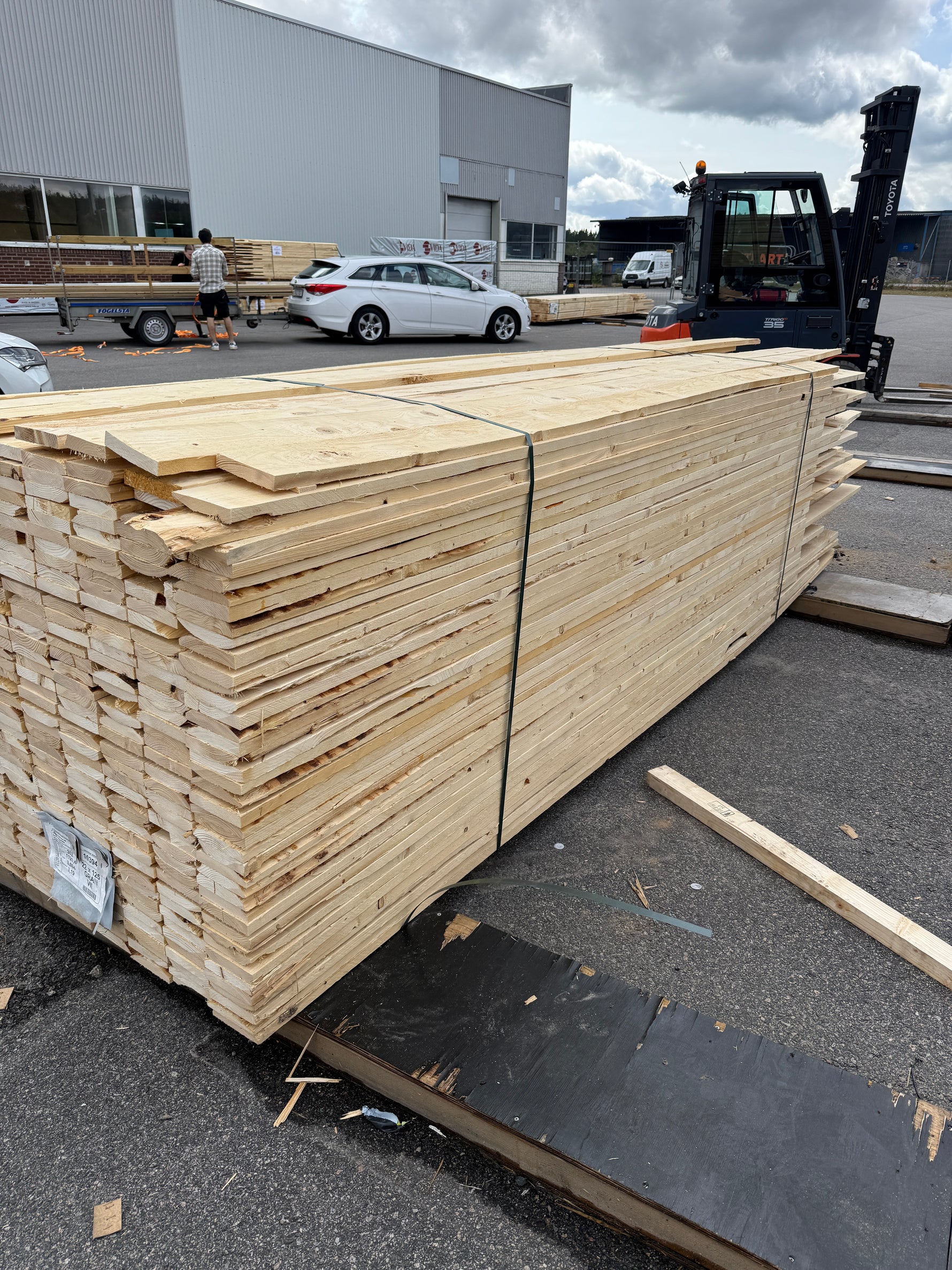 Paket Råsågade Brädor 22×125 mm – 326 st (3,30-3,90m)