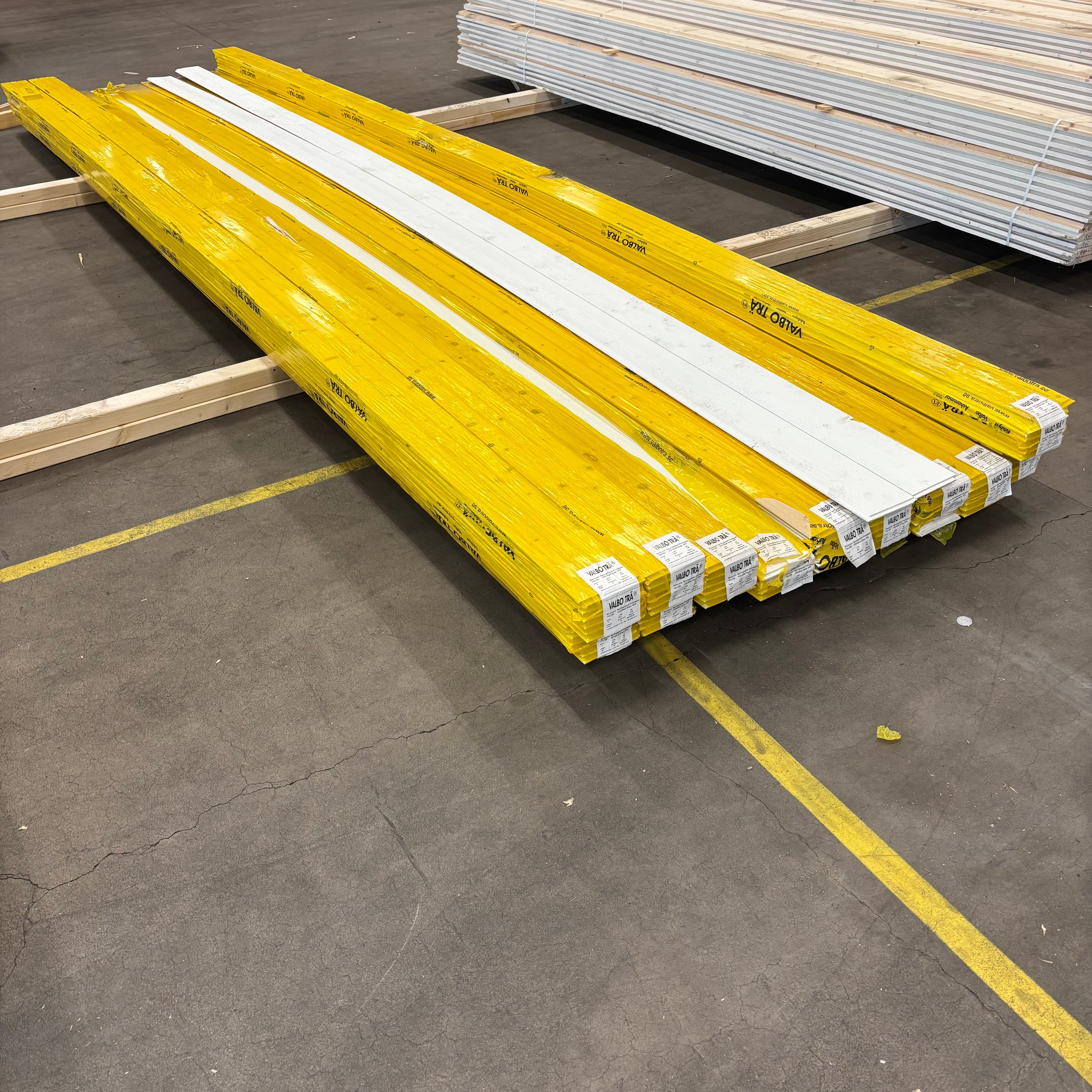 Paket Ekonomi Springpanel Finsågad 14x120 mm – Vitmålad Gran