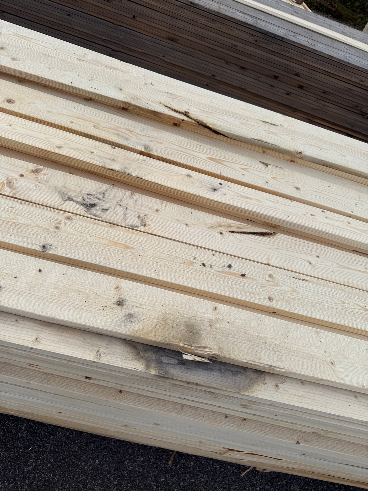 Parti Finsågade Brädor 22x120 mm – 4,20–5,40 m (Andra sortering)