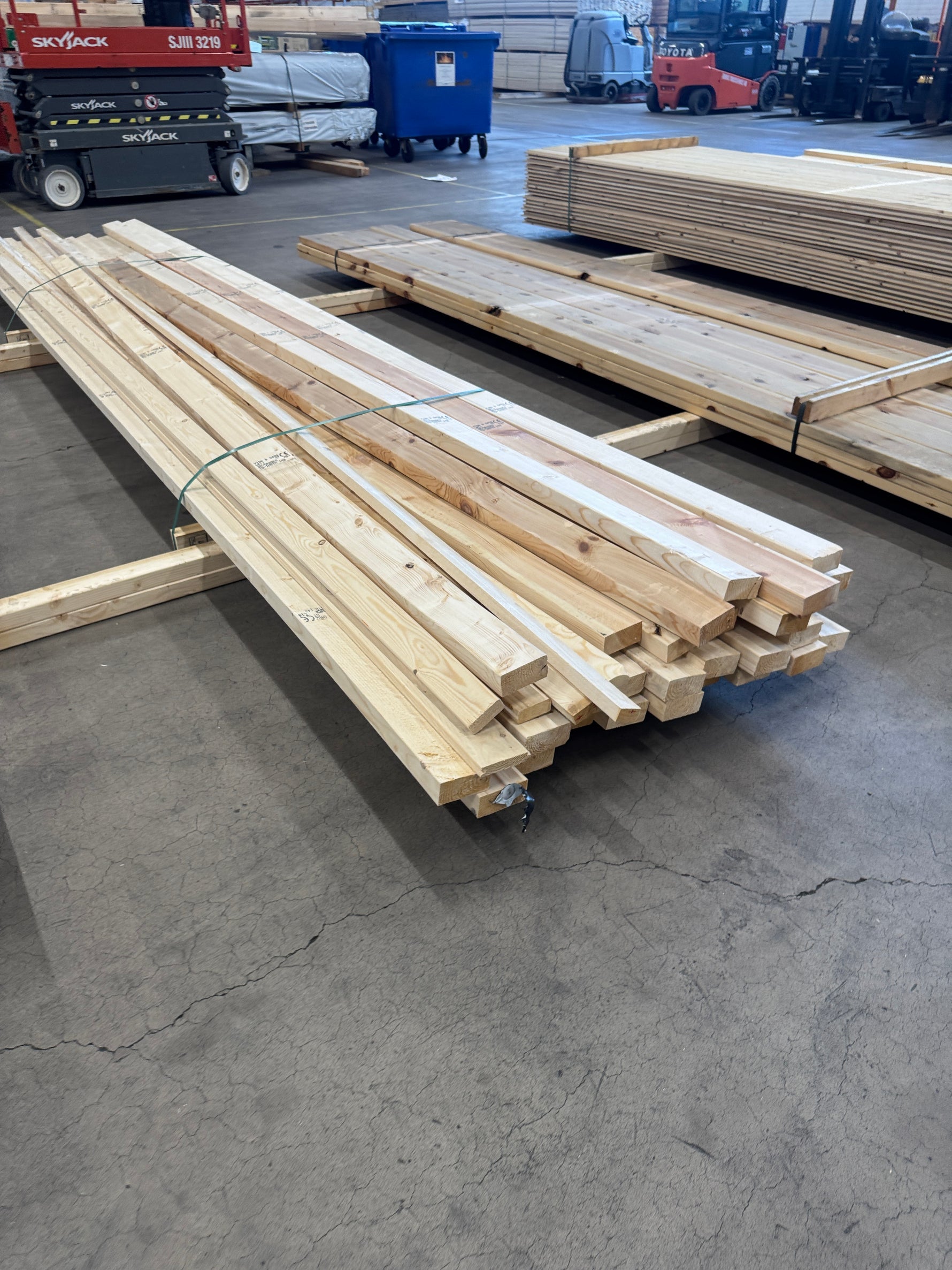 Paket Utsorterat Virke – Blandade dimensioner och längder, 33 st
