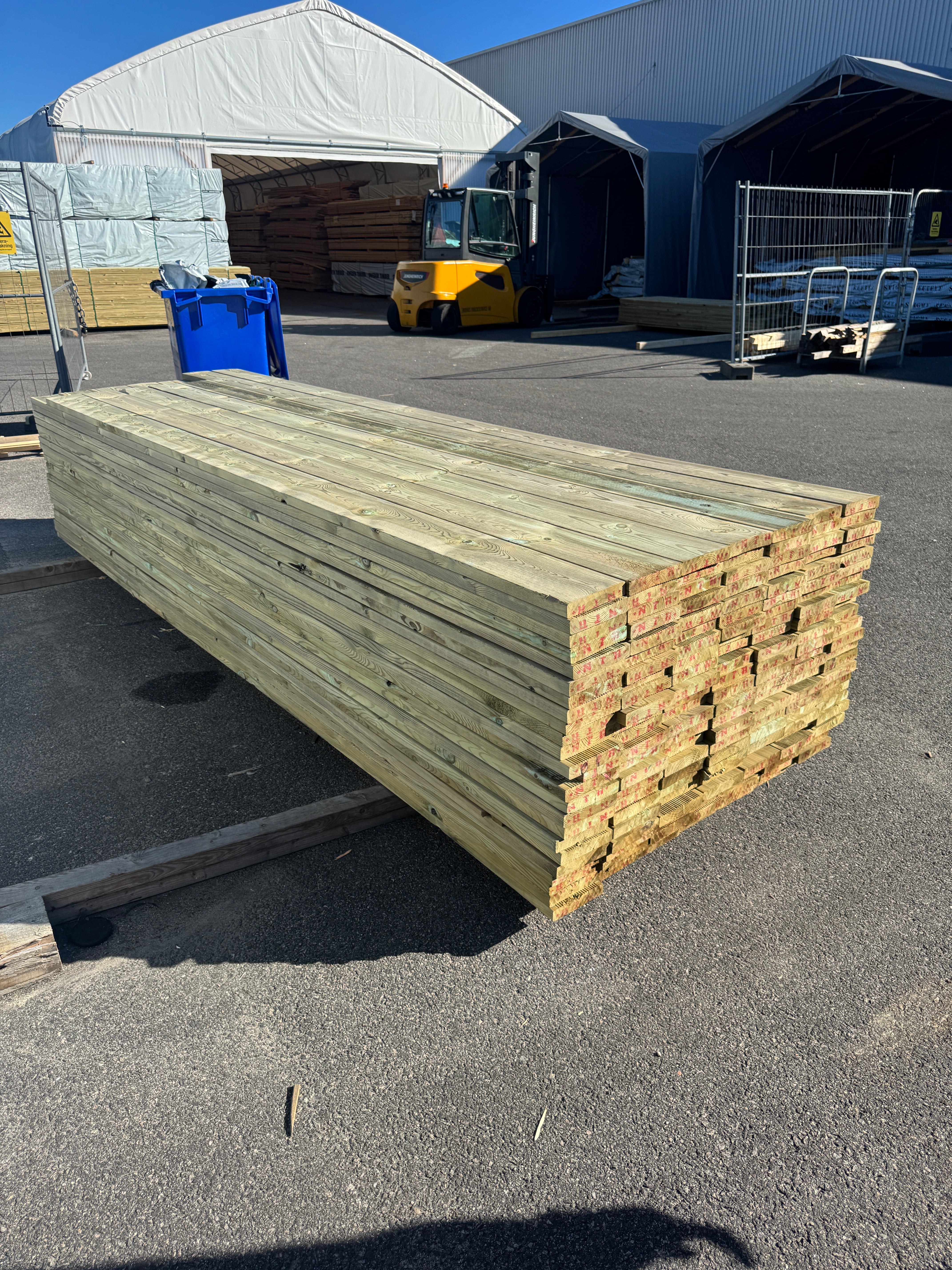 Paket Rillad Trall 28x145mm – 168 st (3,30–3,60 m, furu, NTR AB, B-sort)