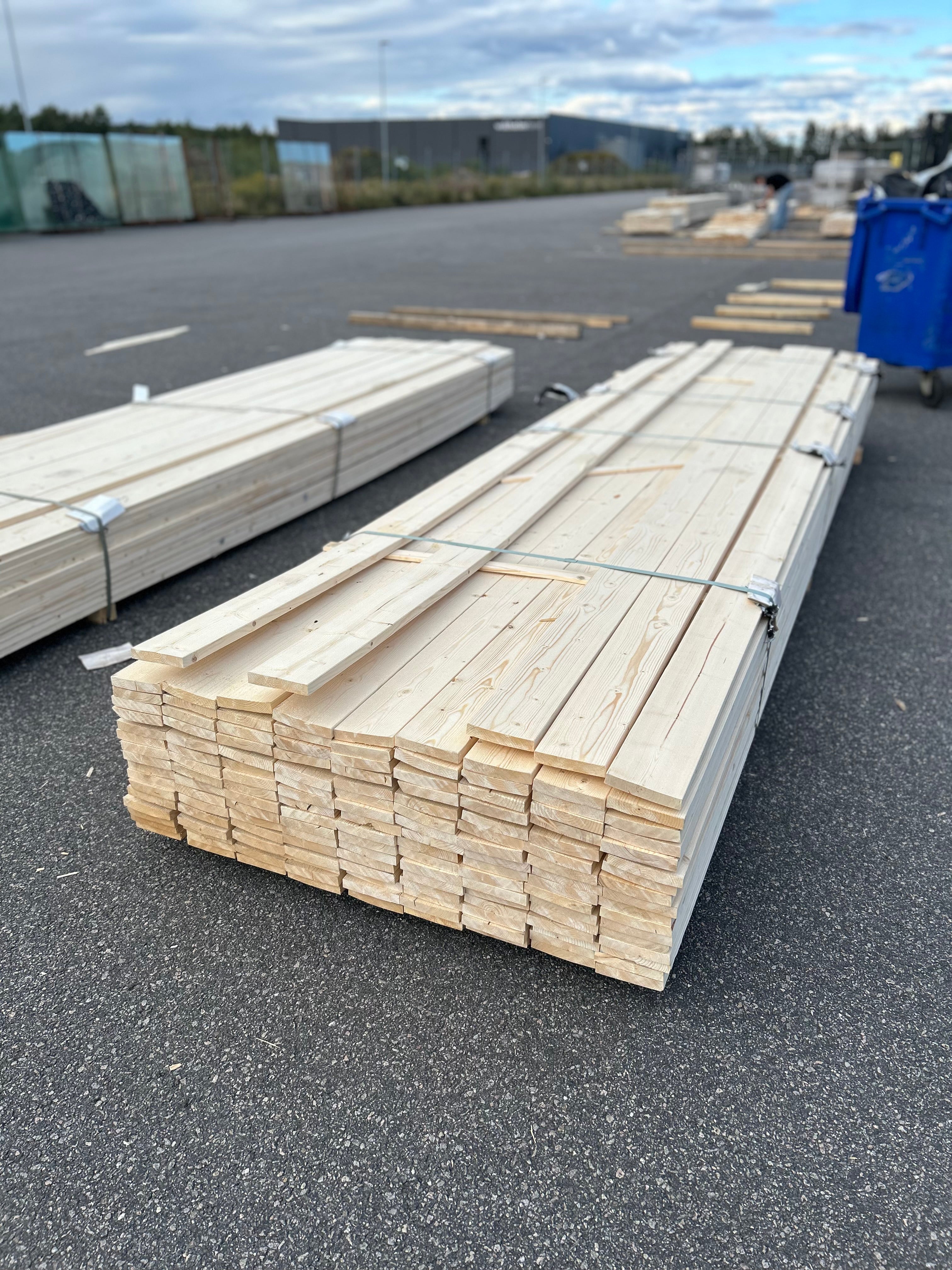 Paket Finsågad Panel 22x120mm 149st 4.20m – Andra sortering