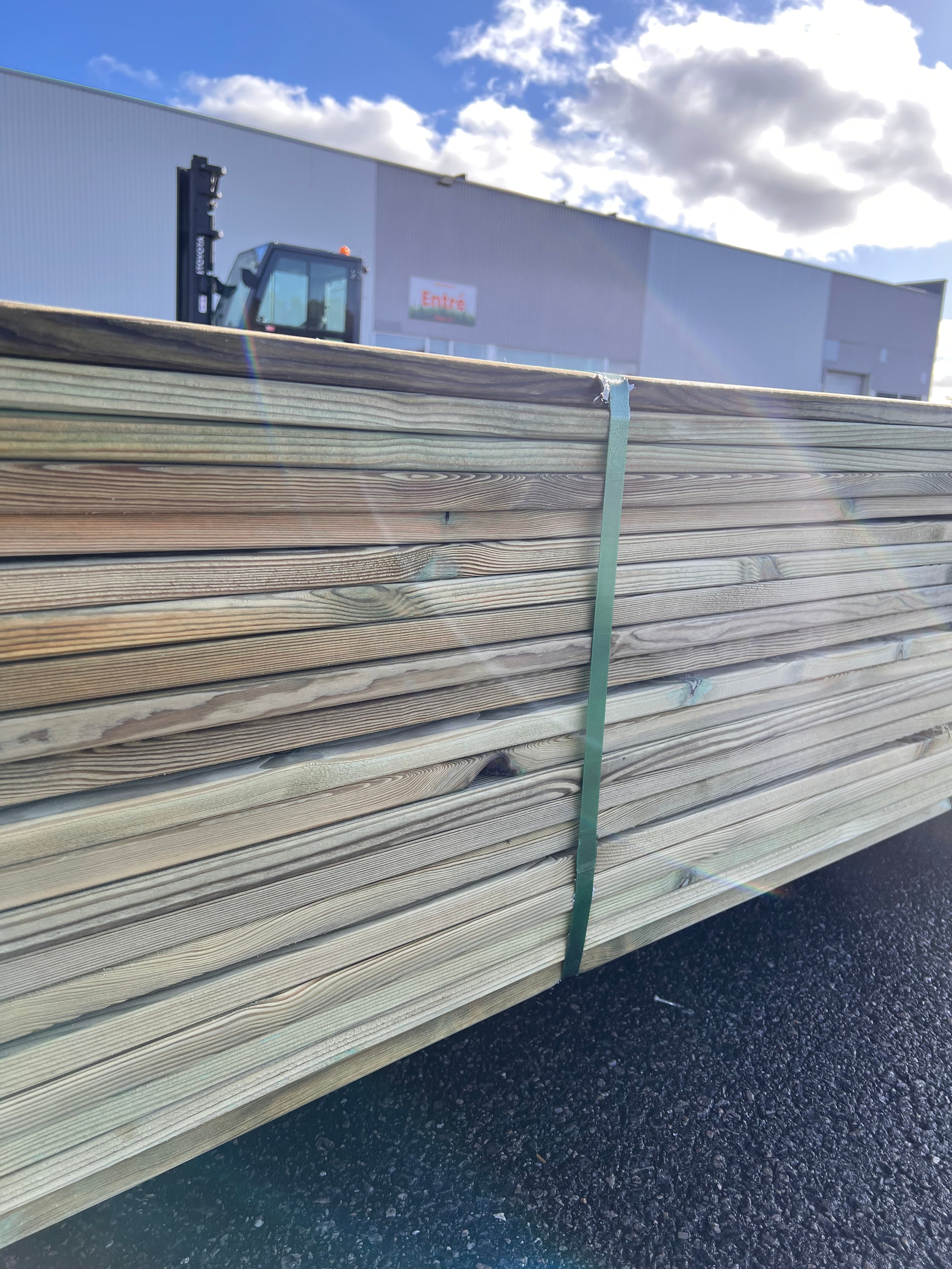 Tryckimpregnerad trall 22x95 – 200 st 4,20m (B-sortering)