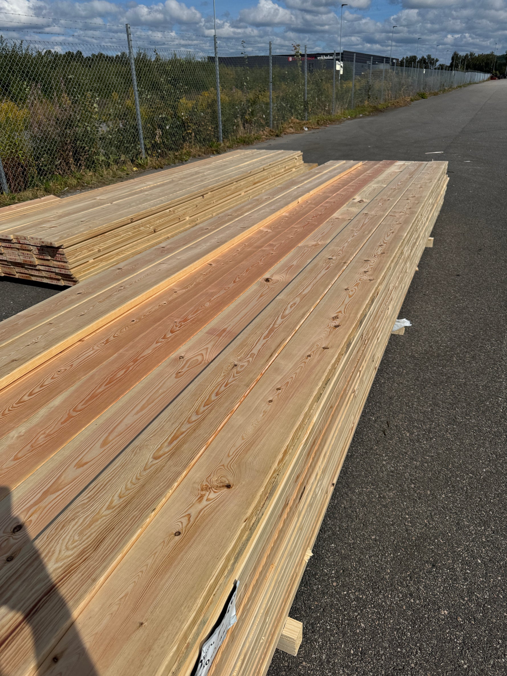 Paket Hyvlad 28x145 – 135st – 4.50–5.40 m – ANDRASORTERING