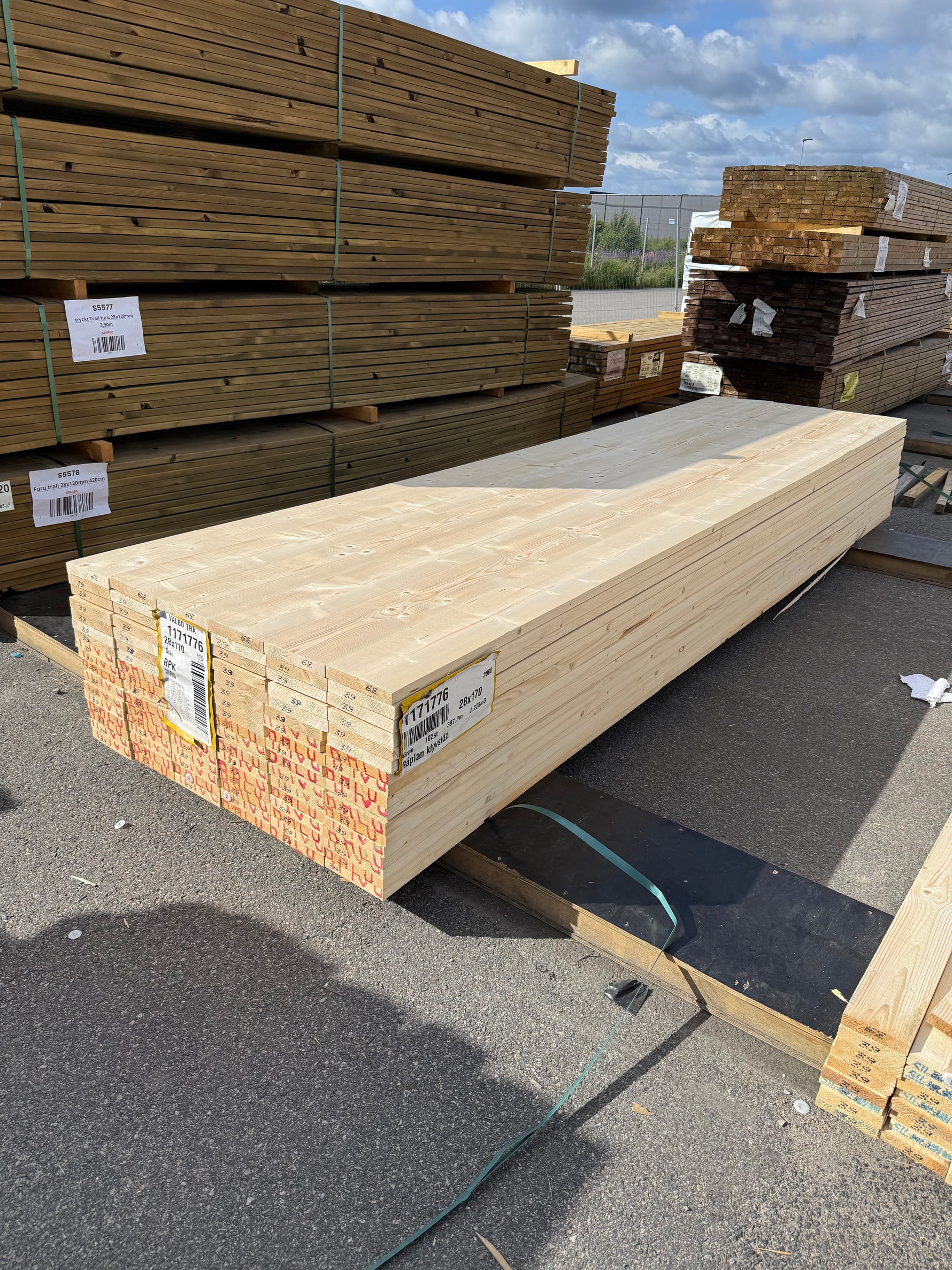 Paket Finsågade Brädor 28x170mm, 102st 3,90m