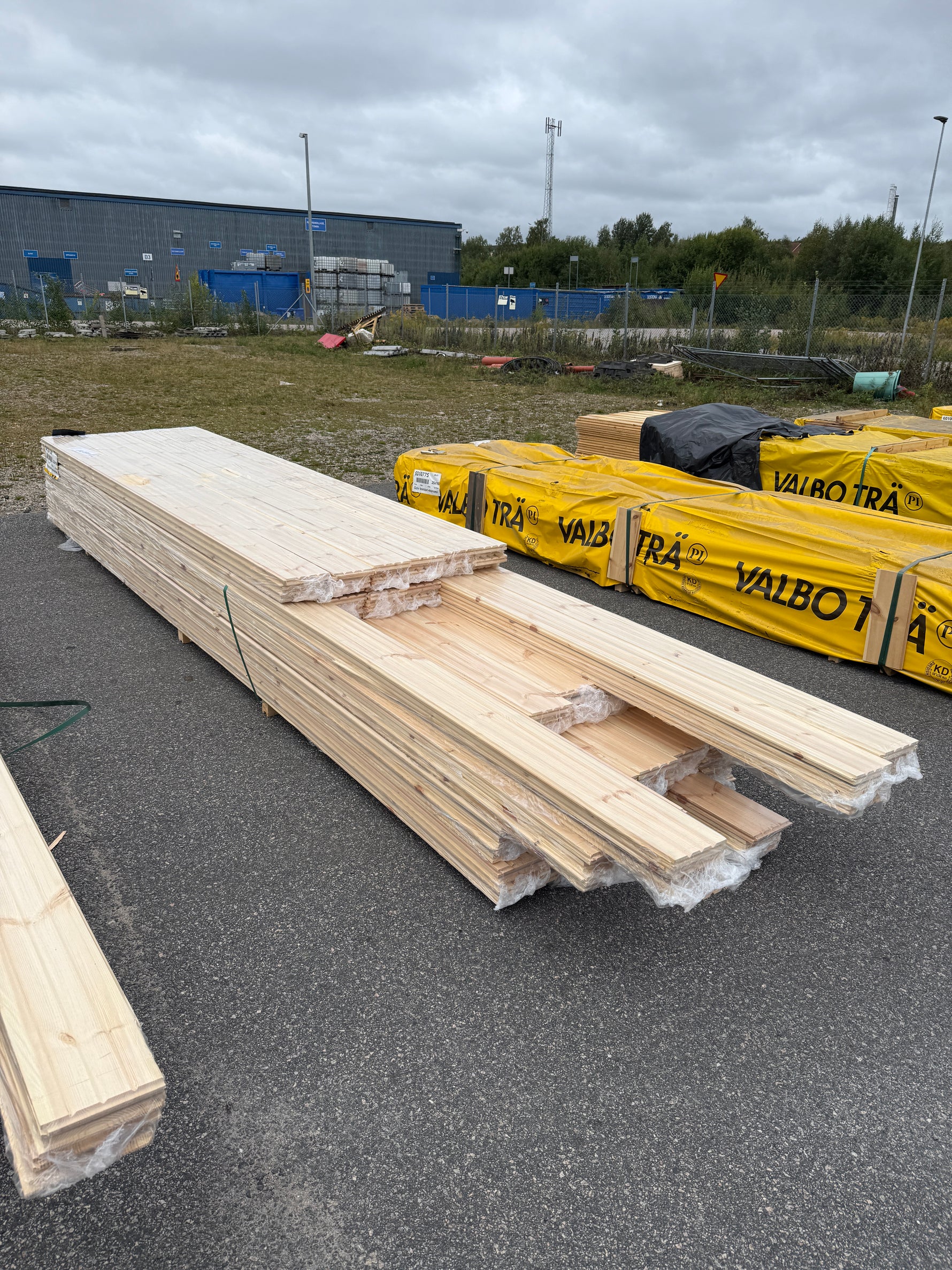 Paket Furugolv Borstad Ljusgrå Ekonomi 25x160 mm – 85,63 m²