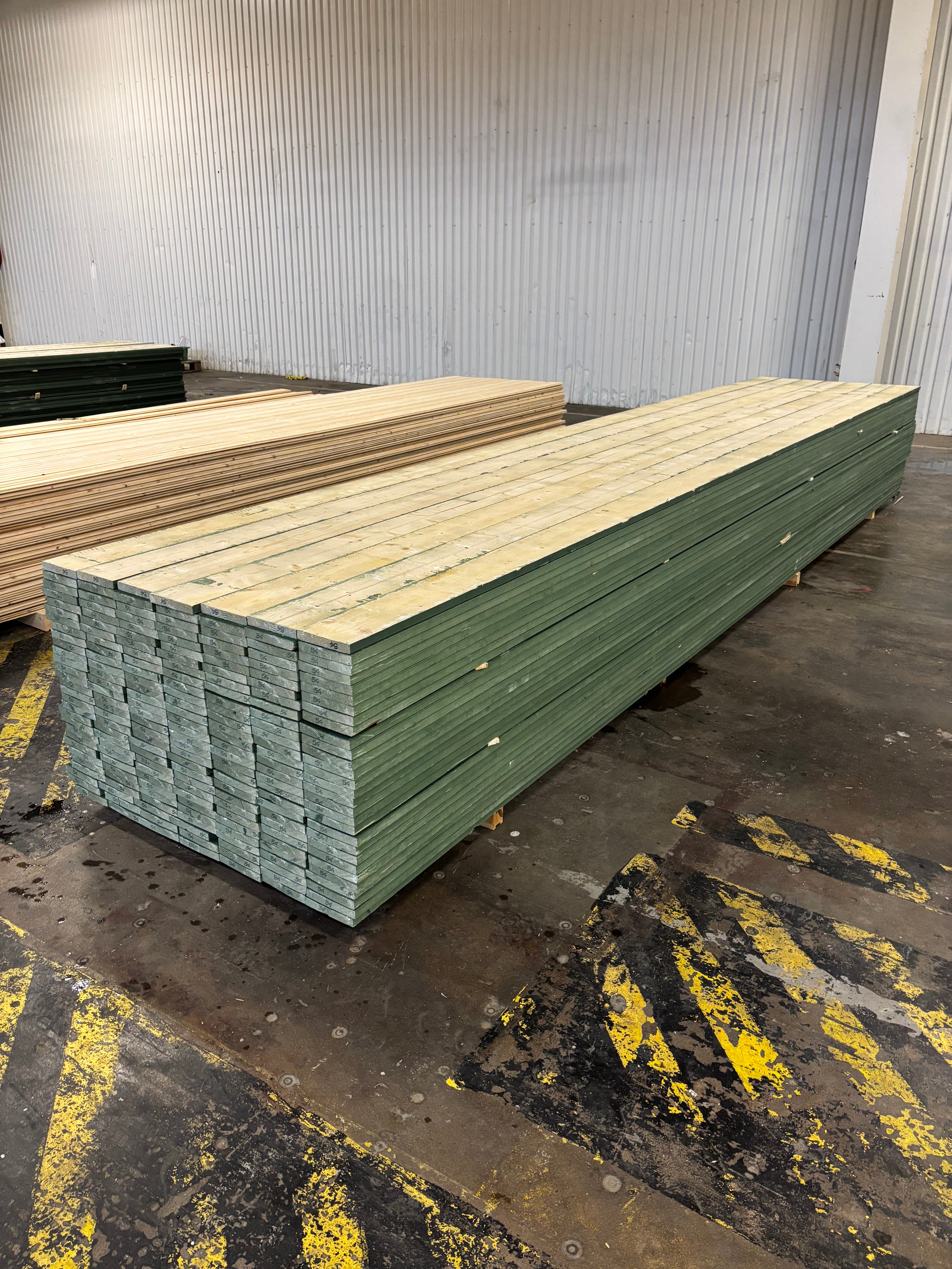 Paket Finsågade Brädor 22×145 mm Mellanstrukna 5,40 m – 203 st