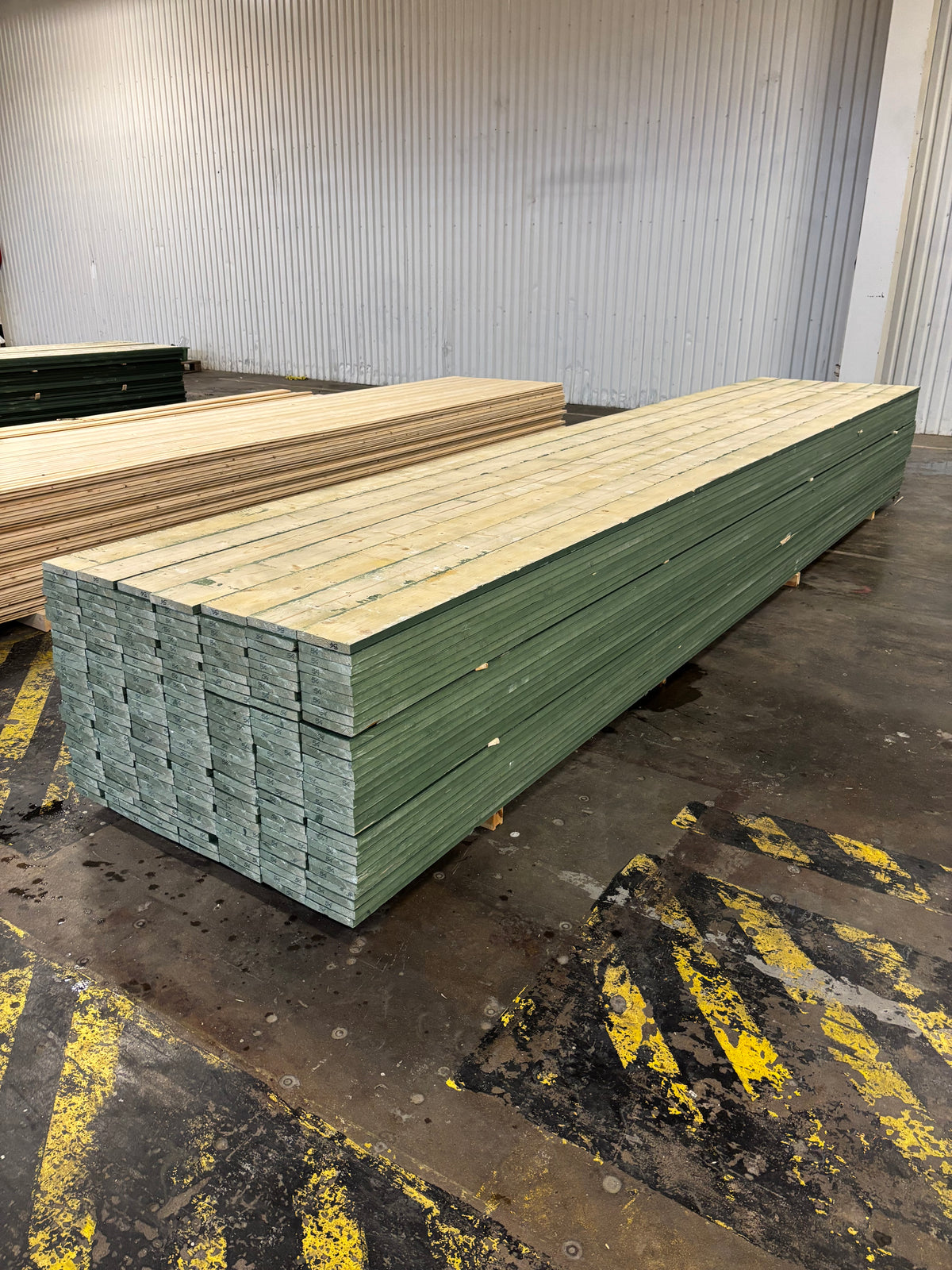 Paket Finsågade Brädor 22×145 mm Mellanstrukna 5,40 m – 203 st