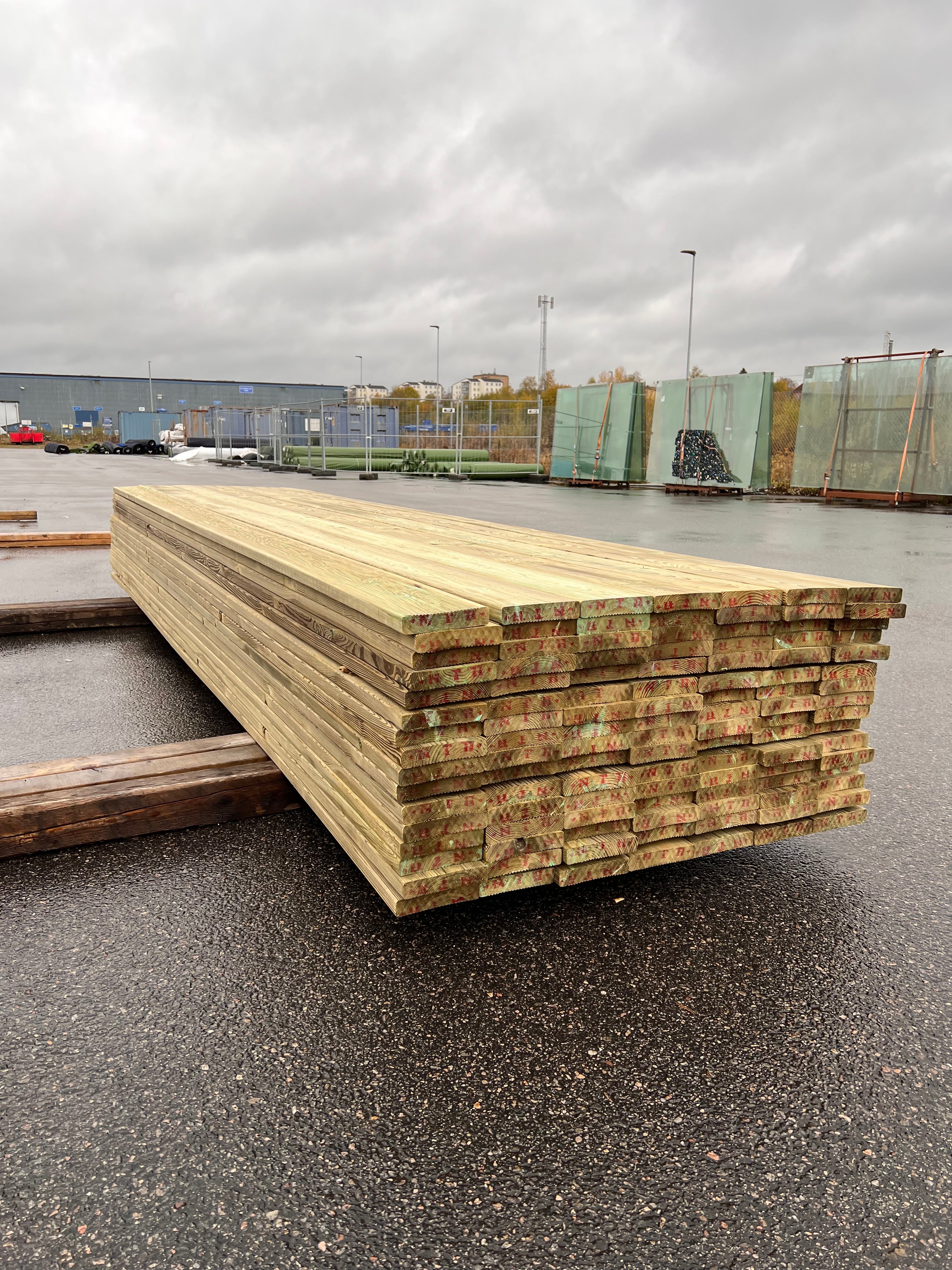 Paket Trall Rillad 28x145mm – 112 st 4.20m Tryckimpregnerad B-sort