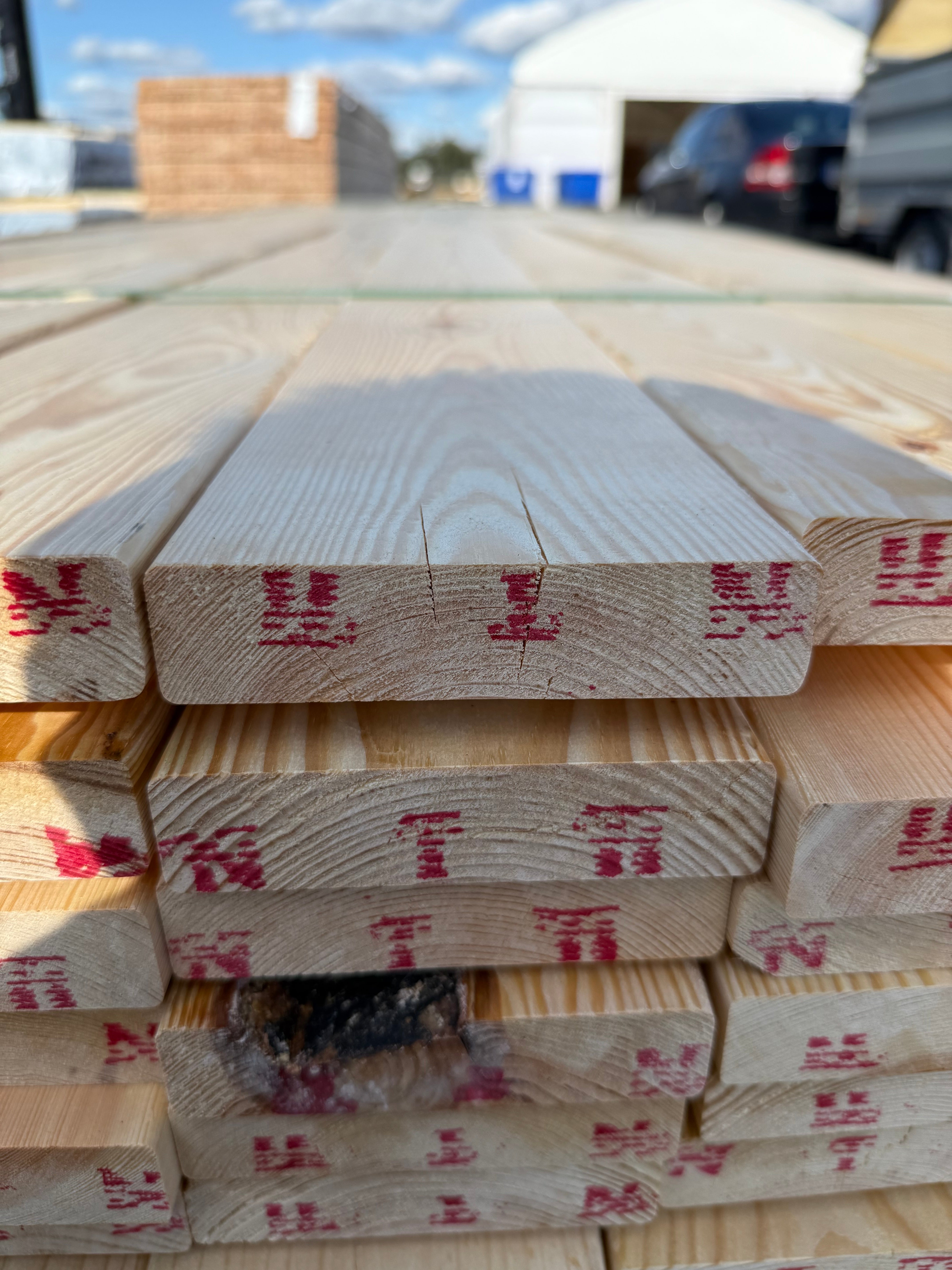 Paket Hyvlad 28x120mm 144st 4.50m – Andra sortering