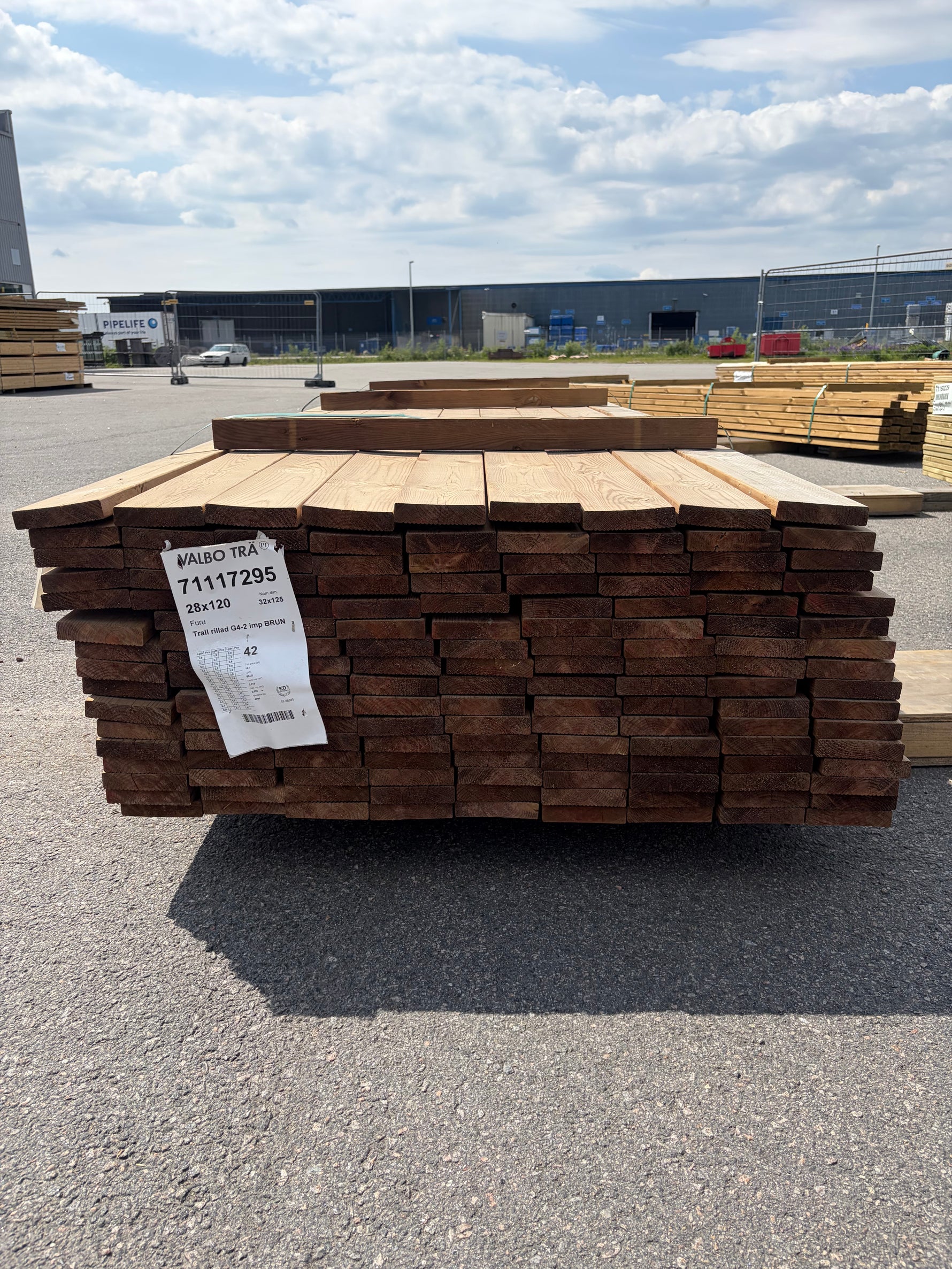 Paket Brunimpregnerad Trall 28x120 Rillad, 144st 4,20m