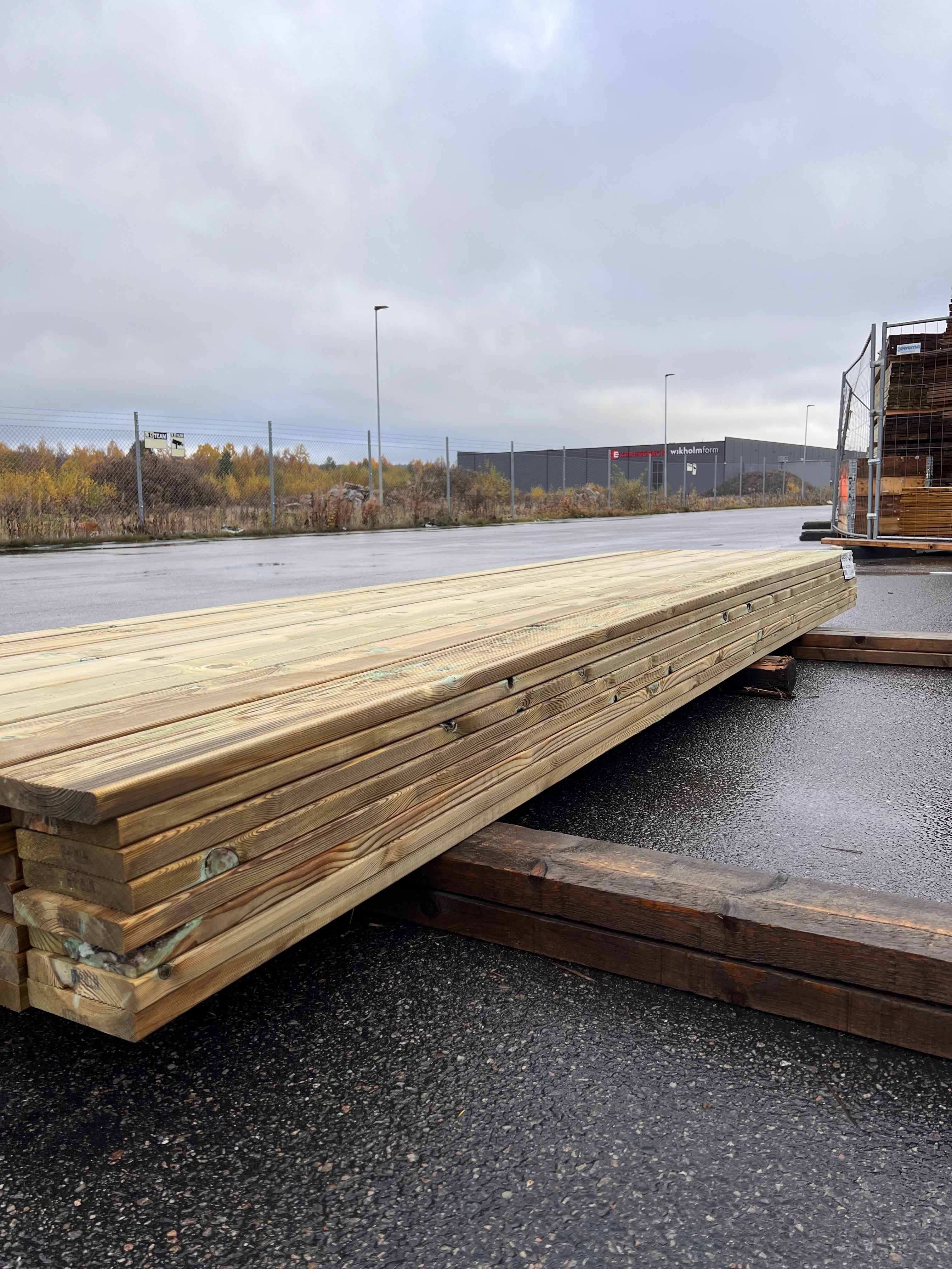 Paket Rillad Trall Tryckimpregnerad 28x145mm – 57 st (3,90 m, Furu, B-sortering)