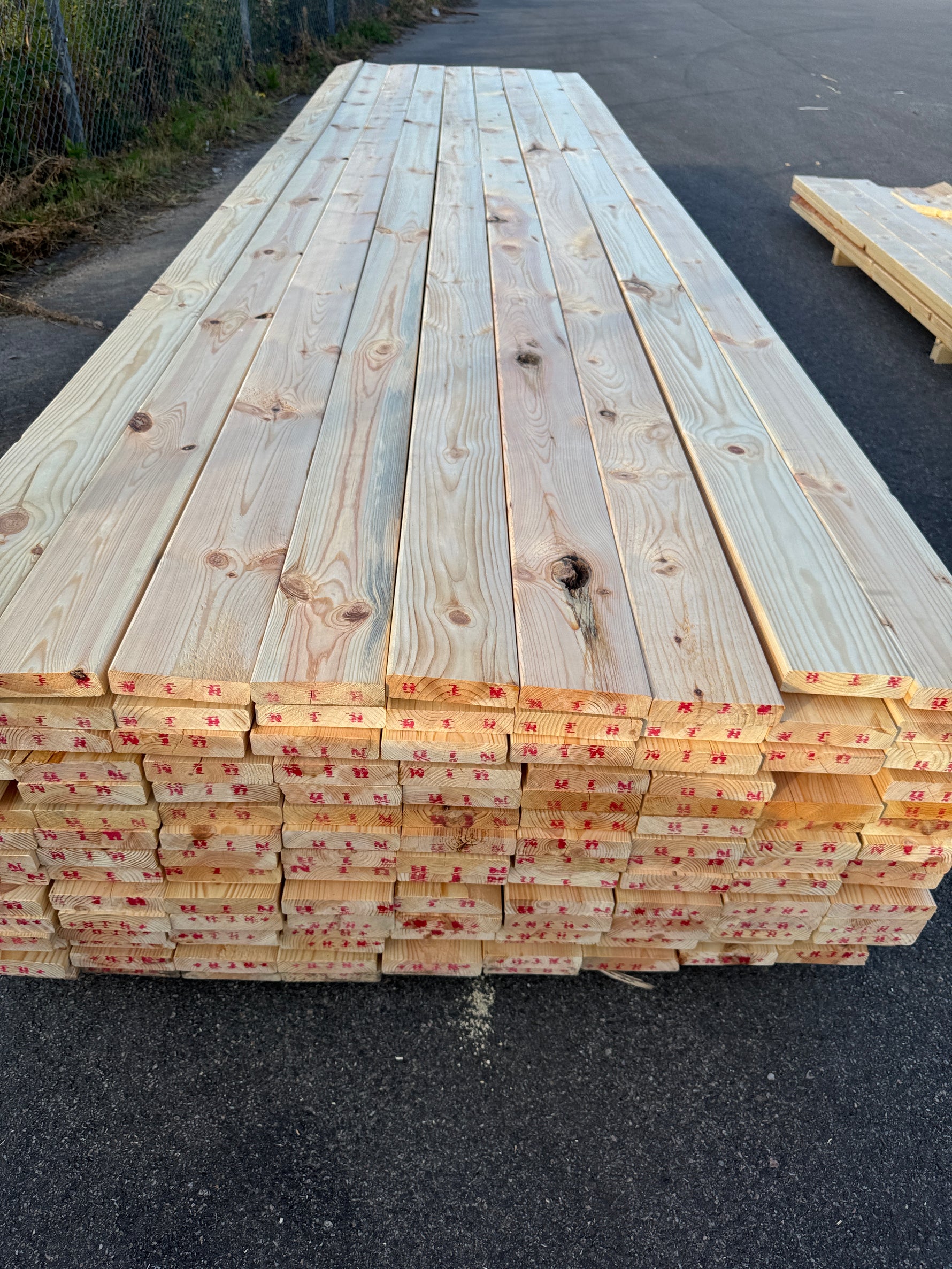 Paket Hyvlad 28x120 – 134st – 4.20 m – ANDRASORTERING