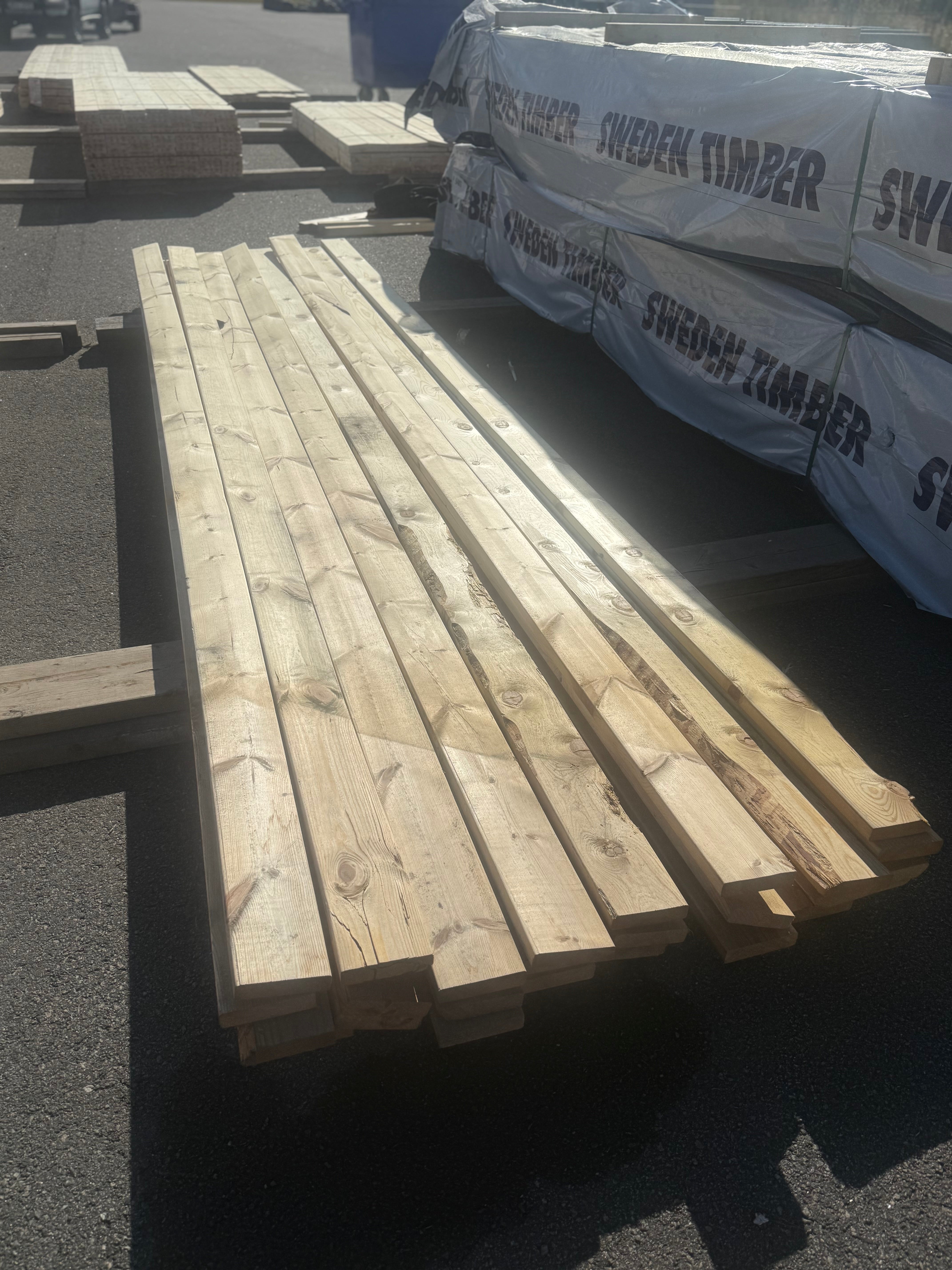 Paket Hyvlad 28x120mm 26st 4.20m – Andra sortering