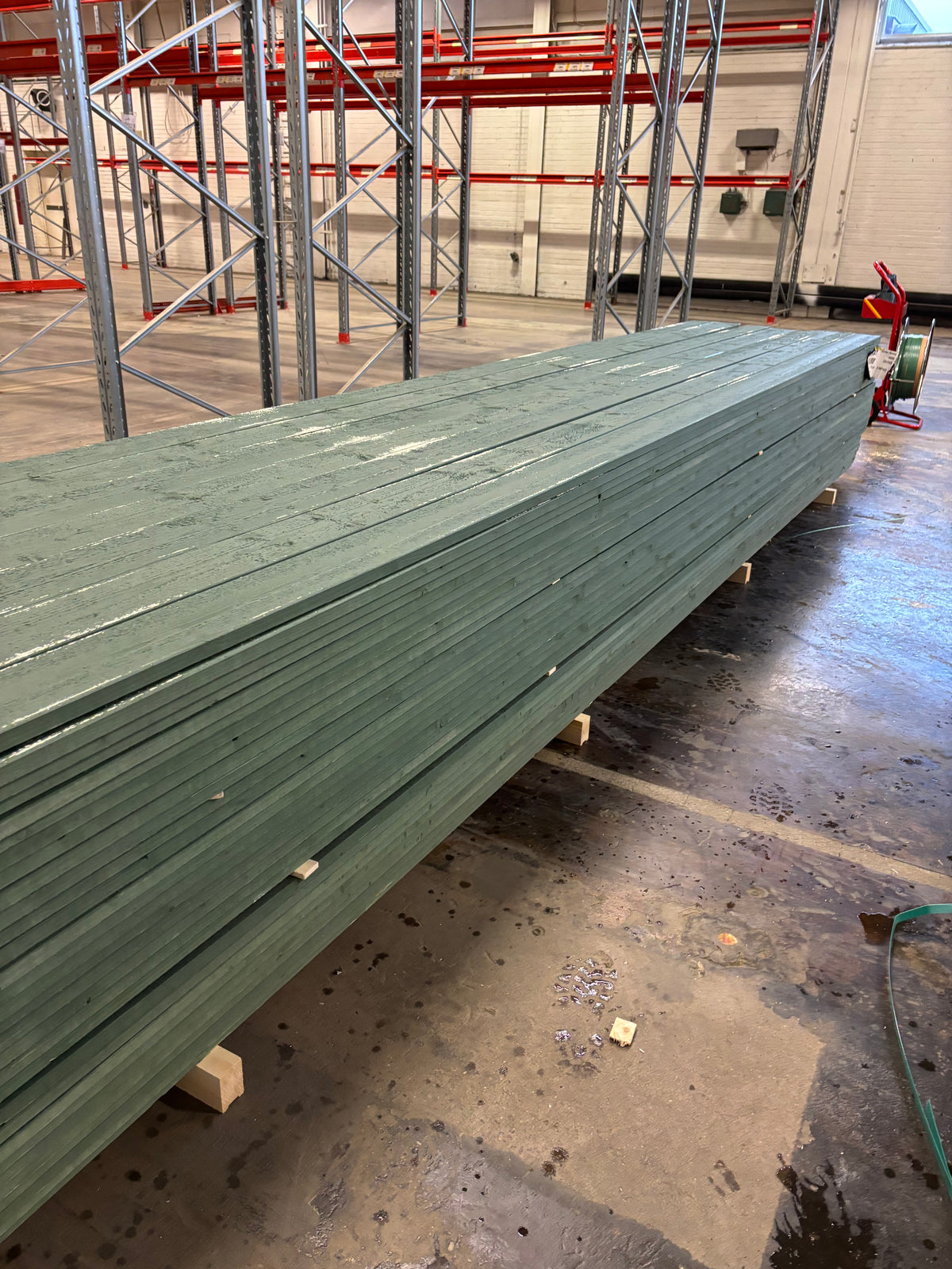 Paket Finsågade Brädor 22×145 mm Mellanstrukna 5,40 m – 210 st