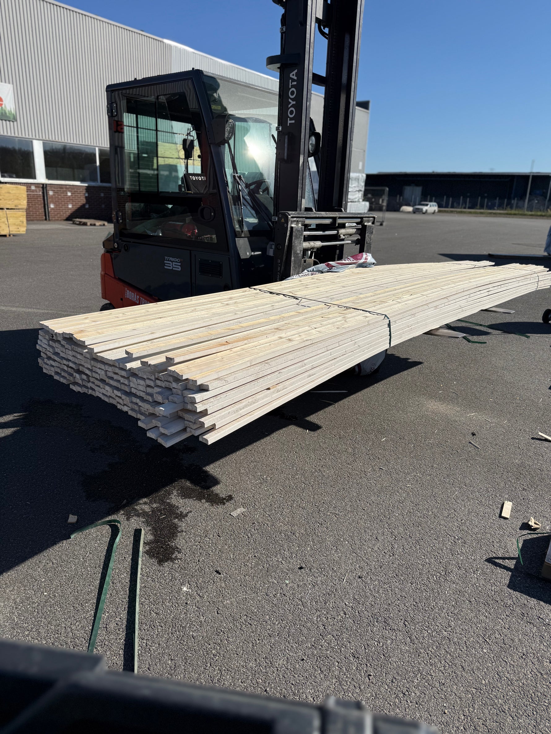 Paket Lockläkt 22x45mm, 170st 4.80m- Grundmålade