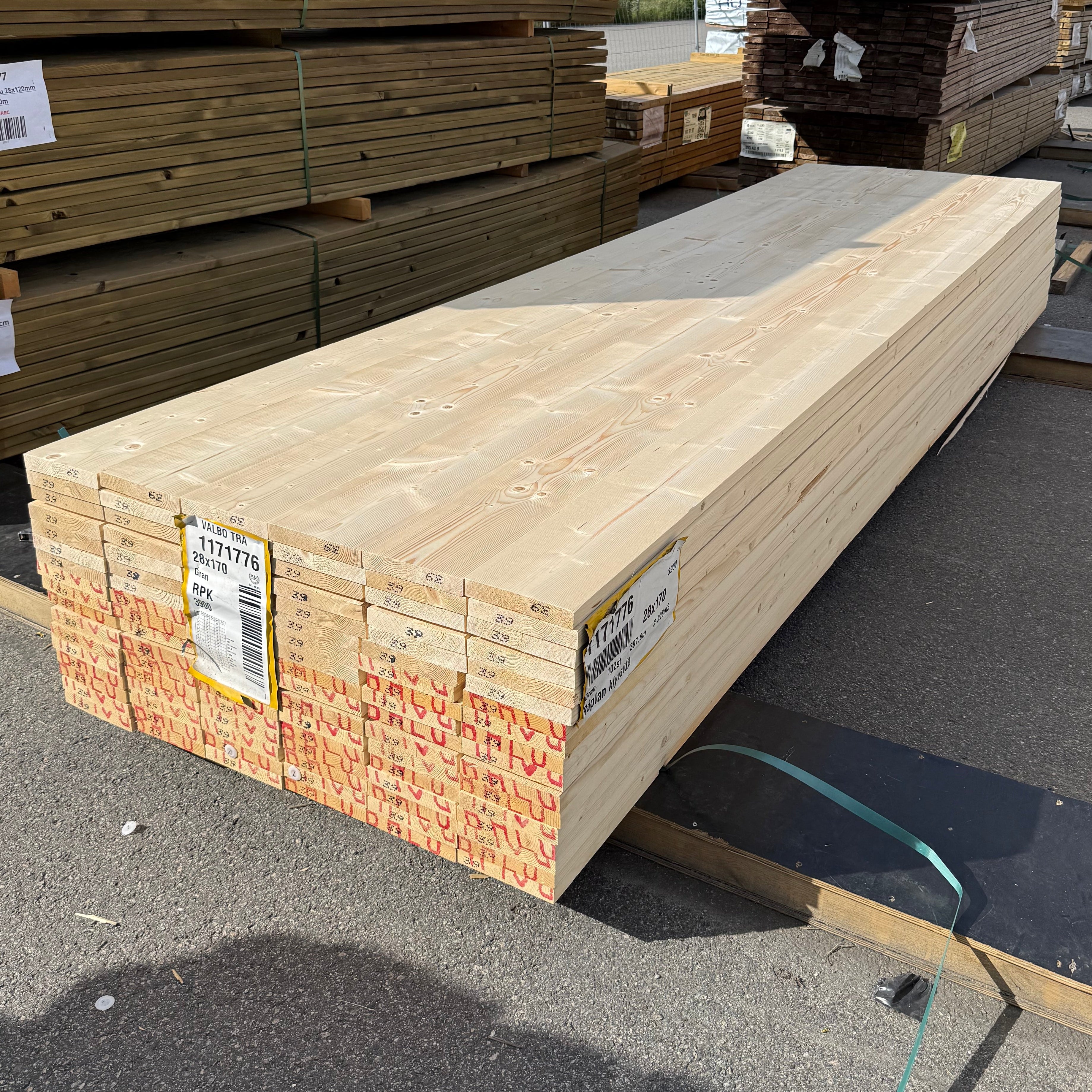 Paket Finsågade Brädor 28x170mm, 102st 3,90m