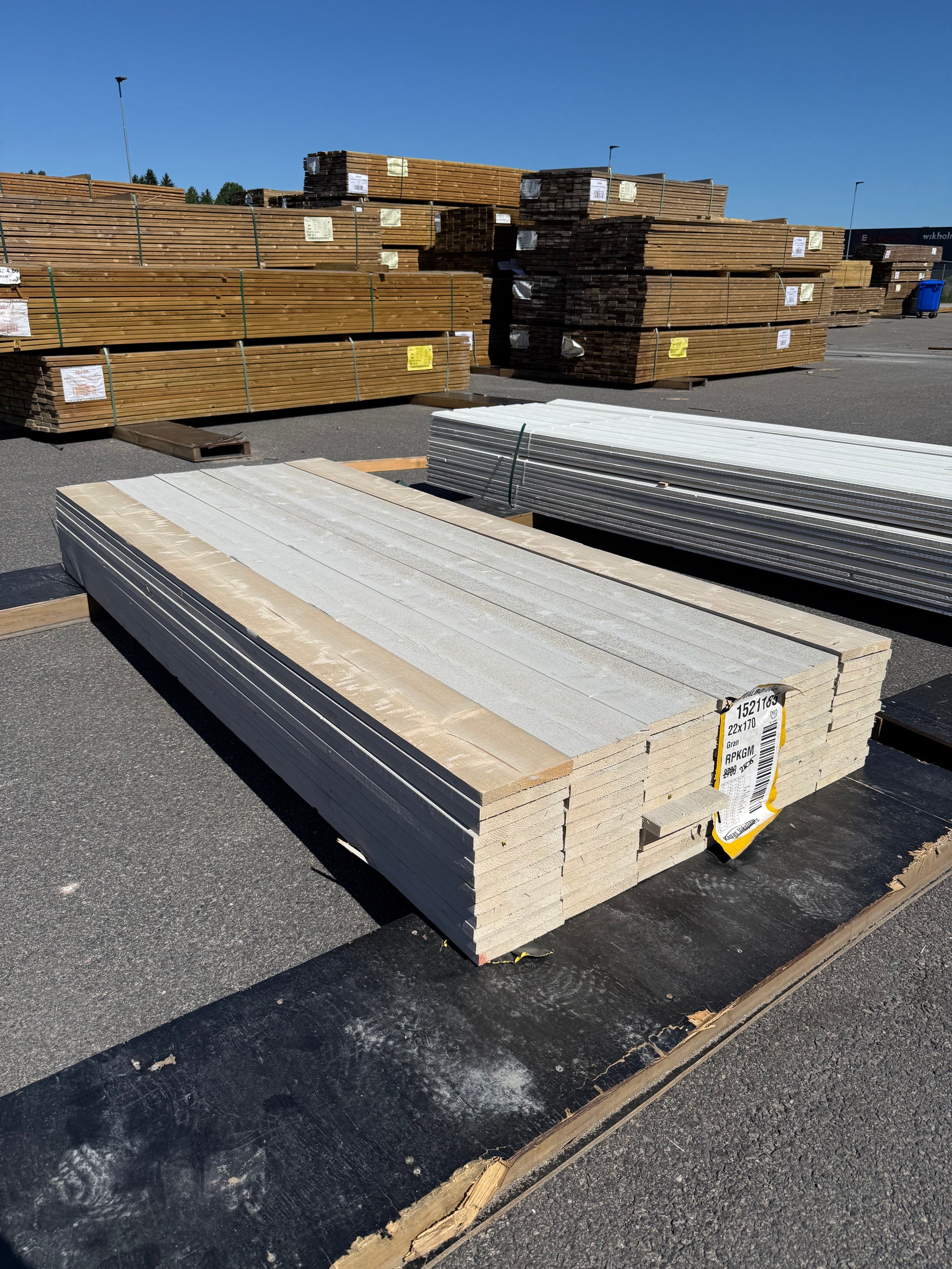 Paket Finsågade Brädor 22x170mm, 78st 2.50m Grundmålad