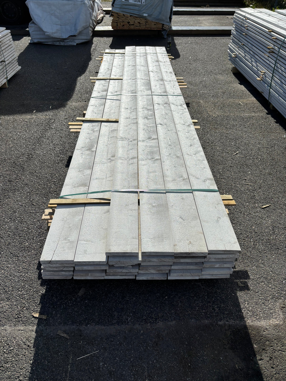 Paket Finsågade Brädor 22x145mm 3,90m 34st Grundmålade