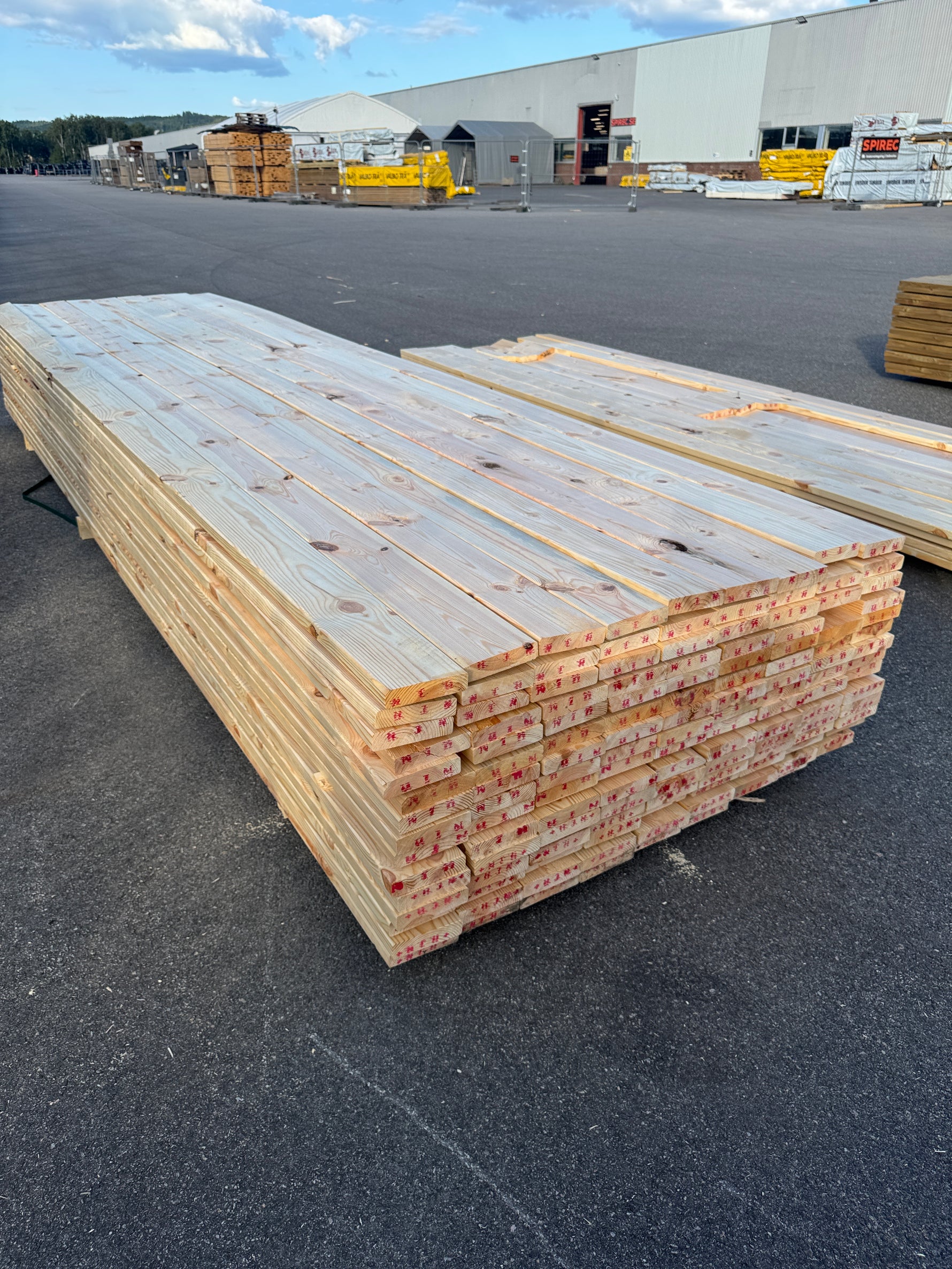 Paket Hyvlad 28x120 – 134st – 4.20 m – ANDRASORTERING