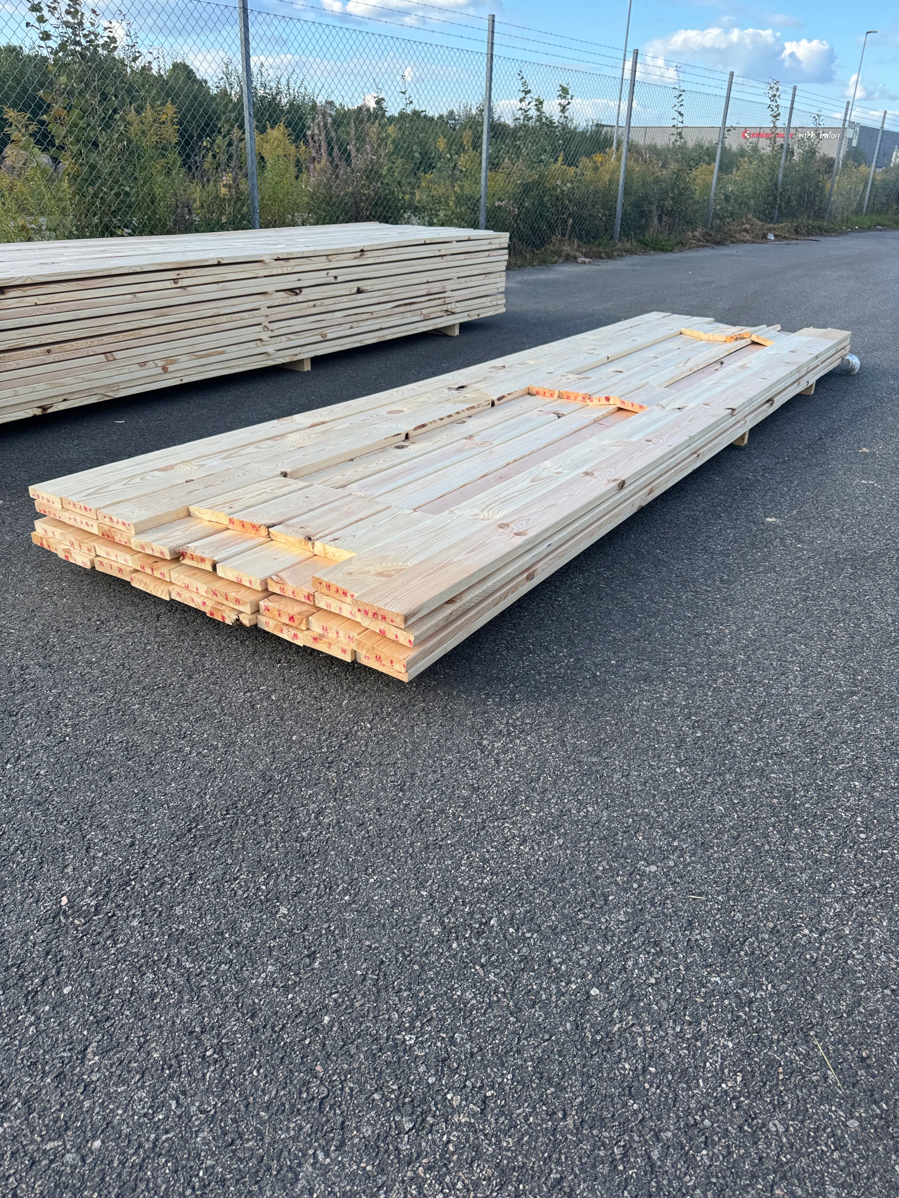 Paket Hyvlad 28x120 – 32st – 3.90 m – ANDRASORTERING