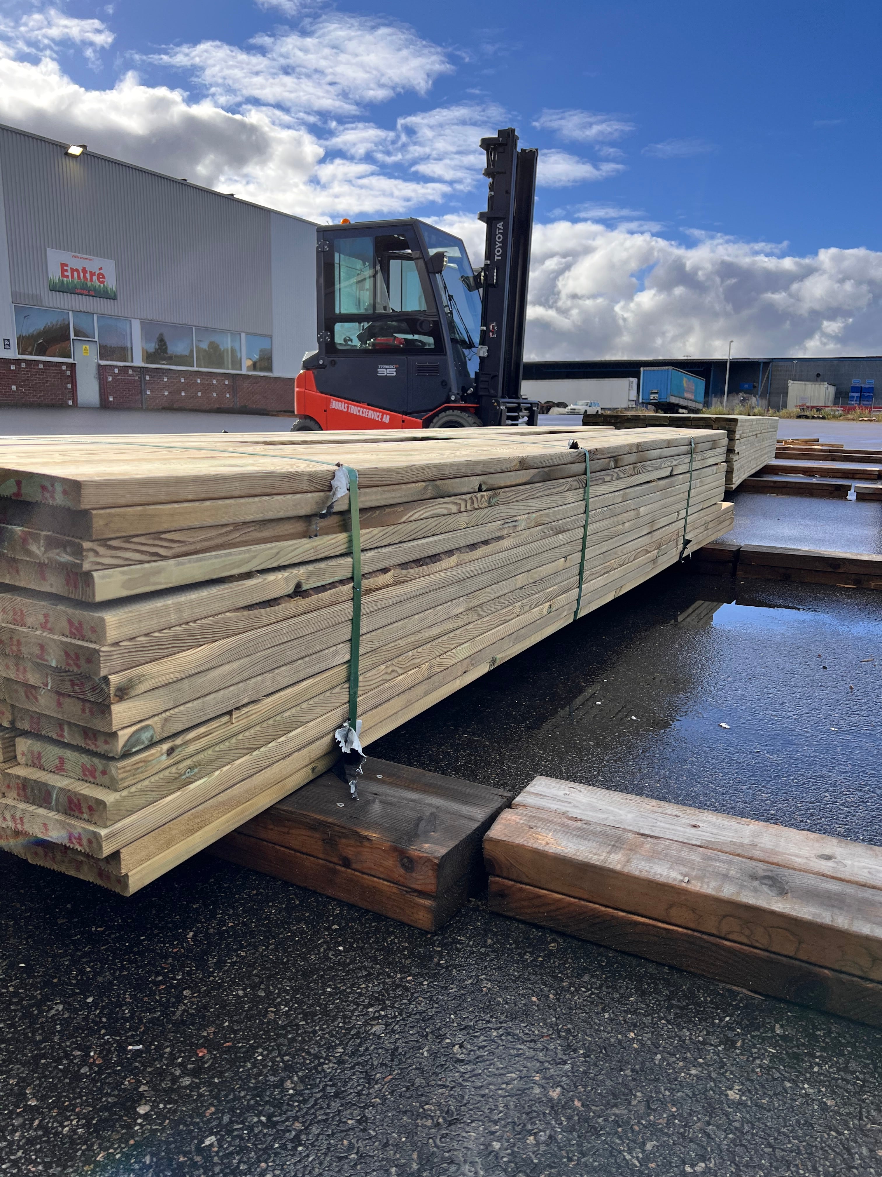 Paket Tryckimpregnerad Rillad Trall 27x145 – 97 st 3,0-3,30m (B-sortering)