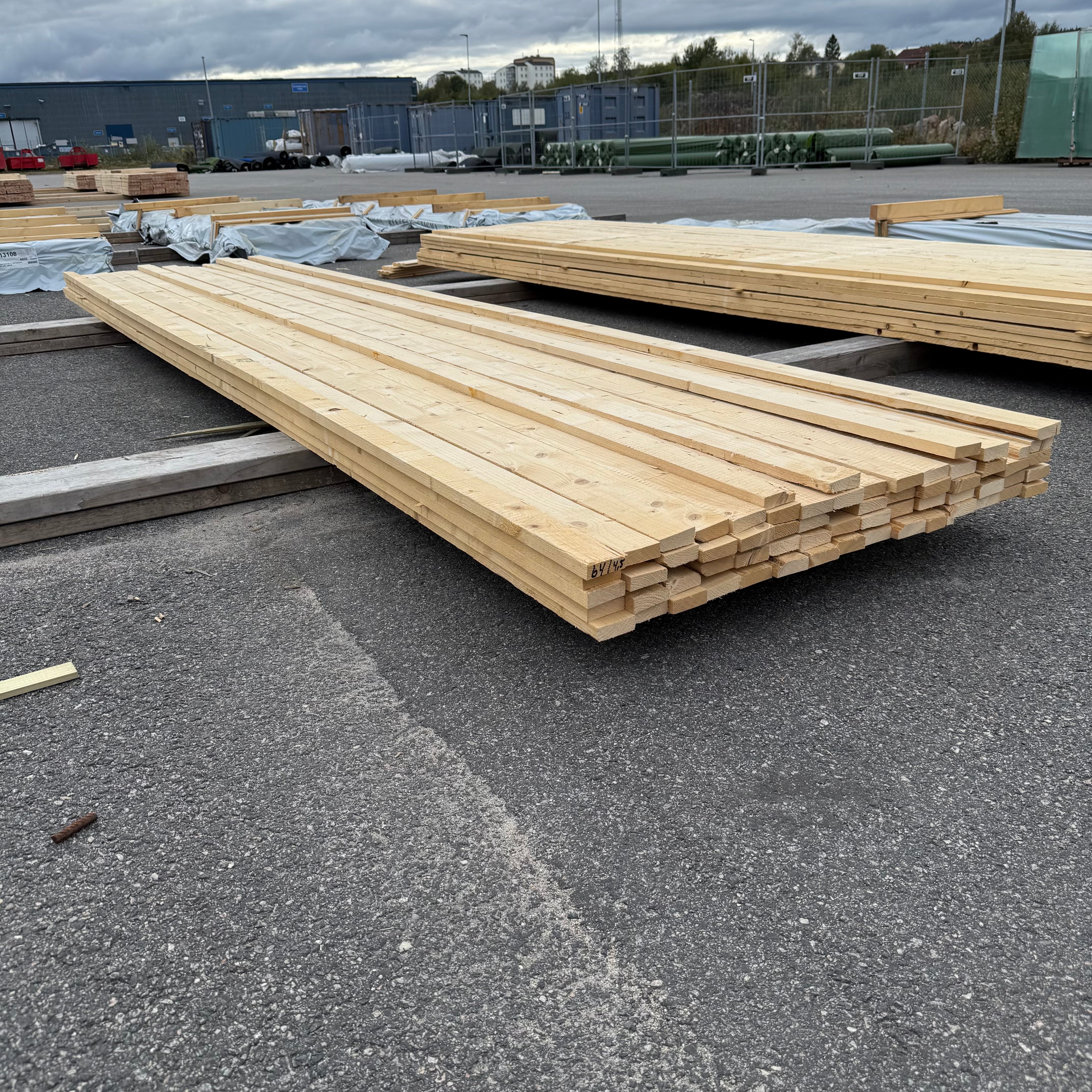Paket Brädor 19x63mm – 64 st (4,50 m, gran, ohyvlad/råsågad)