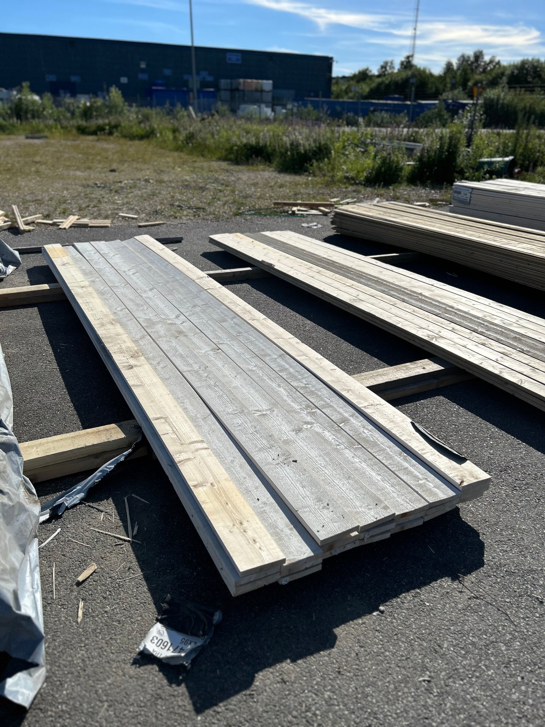 Paket Finsågade Brädor 22x120mm , 22st 4.50m Grundmålade