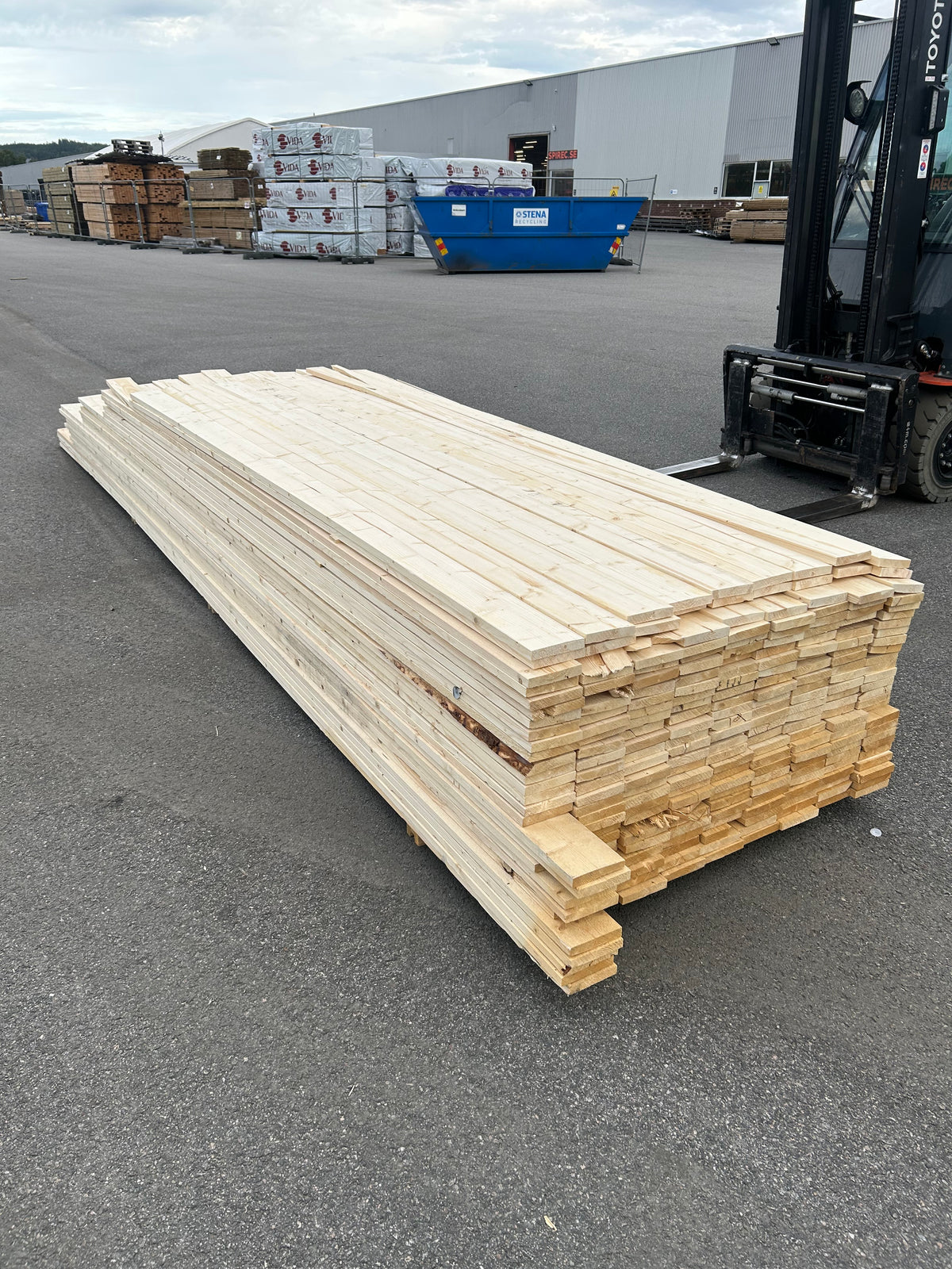 Paket Finsågade Brädor 22x120 mm – 3,00–5,40 m (Andra sortering)