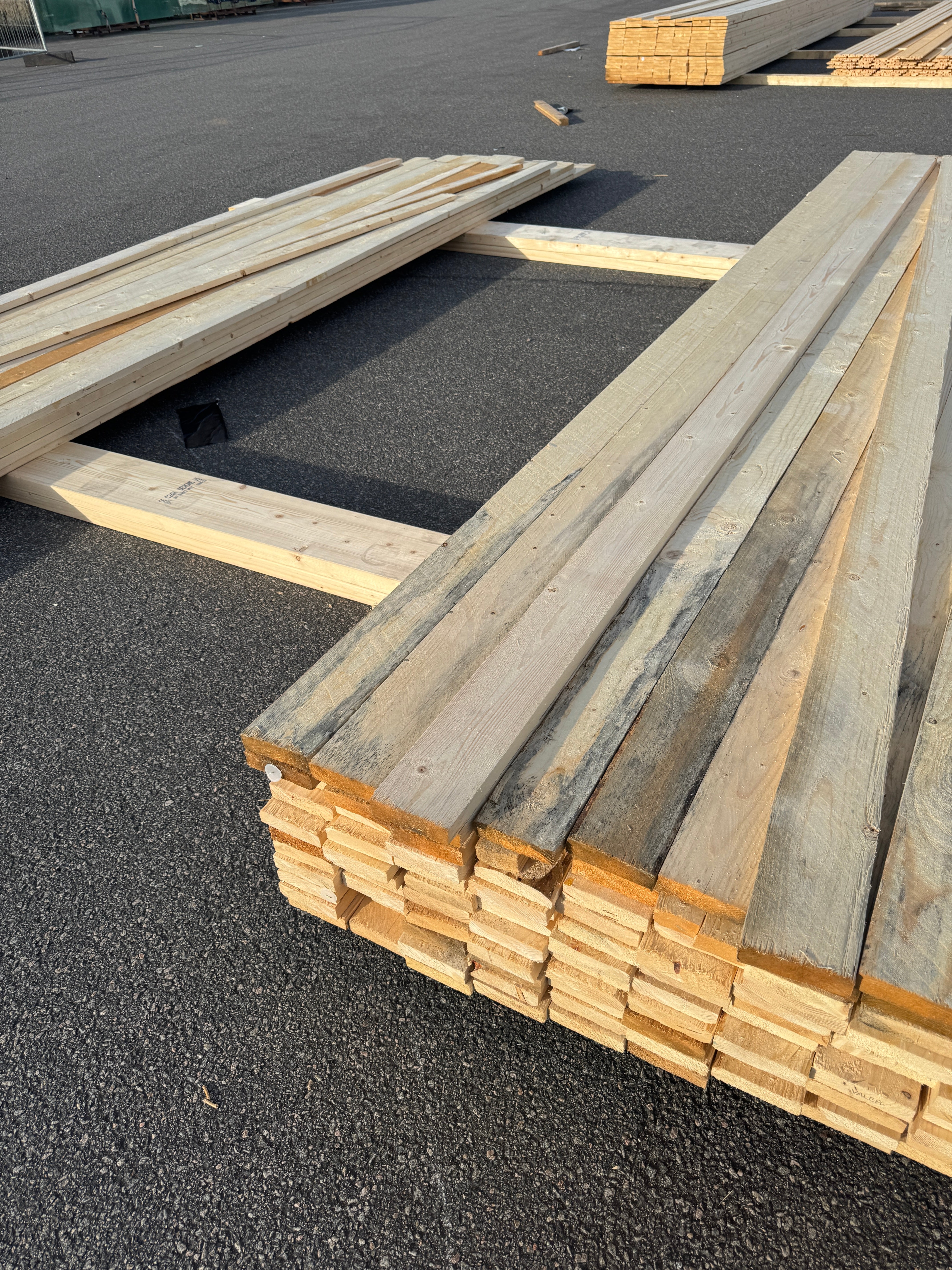 Paket Brädor 25x100mm Råsågad – 117 st (3,6–5,1 m, gran, obehandlad)