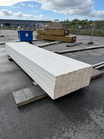 Finsågade Brädor 22x145mm 4,50m – Grundmålade (Säljs per styck)