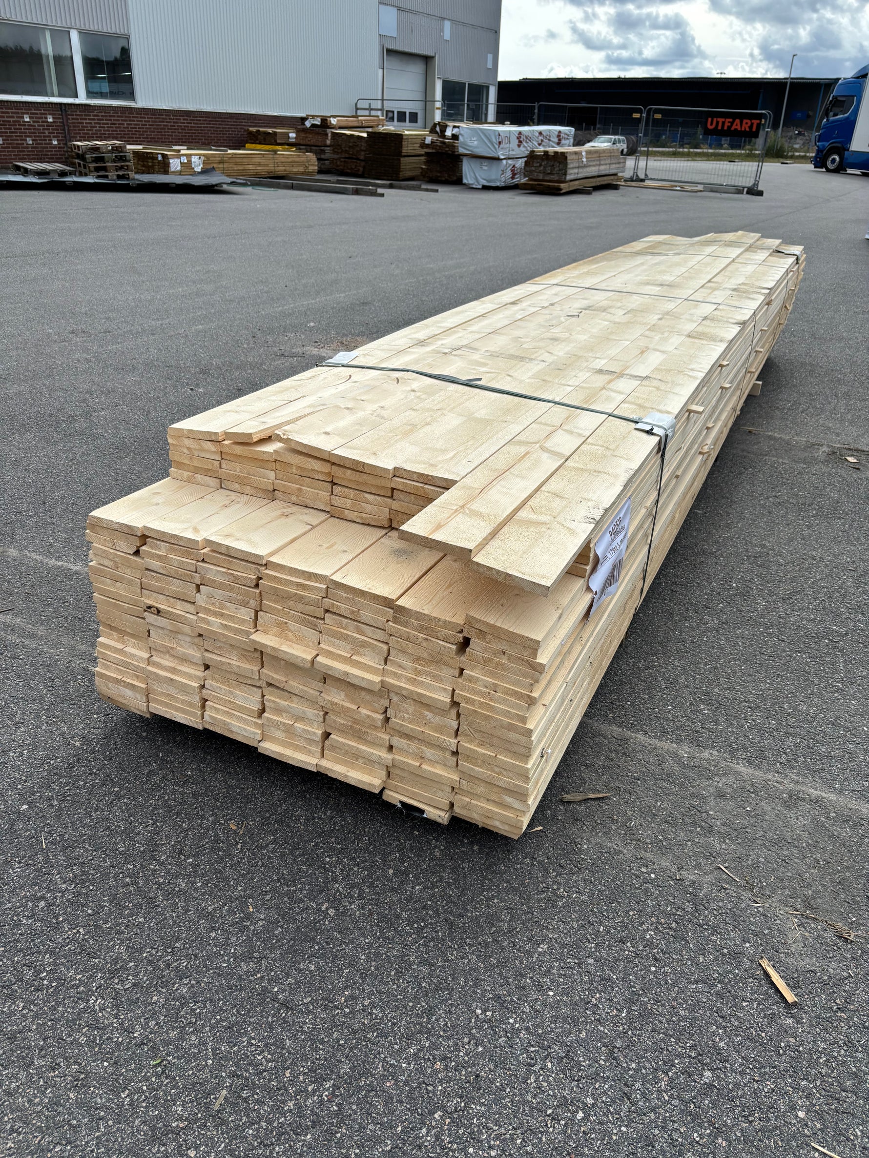 Paket Finsågade Brädor 22x145 mm – 5,10–5,40 m (B-sortering)