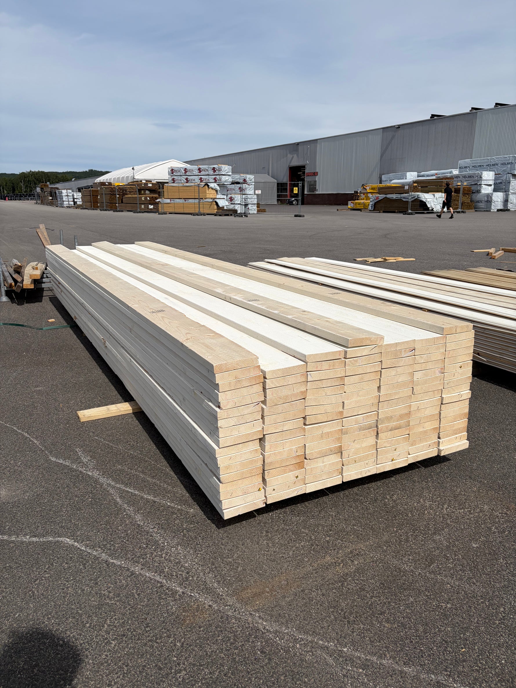 Paket Finsågade Brädor 28x145mm, 114st- 4.20m Grundmålad