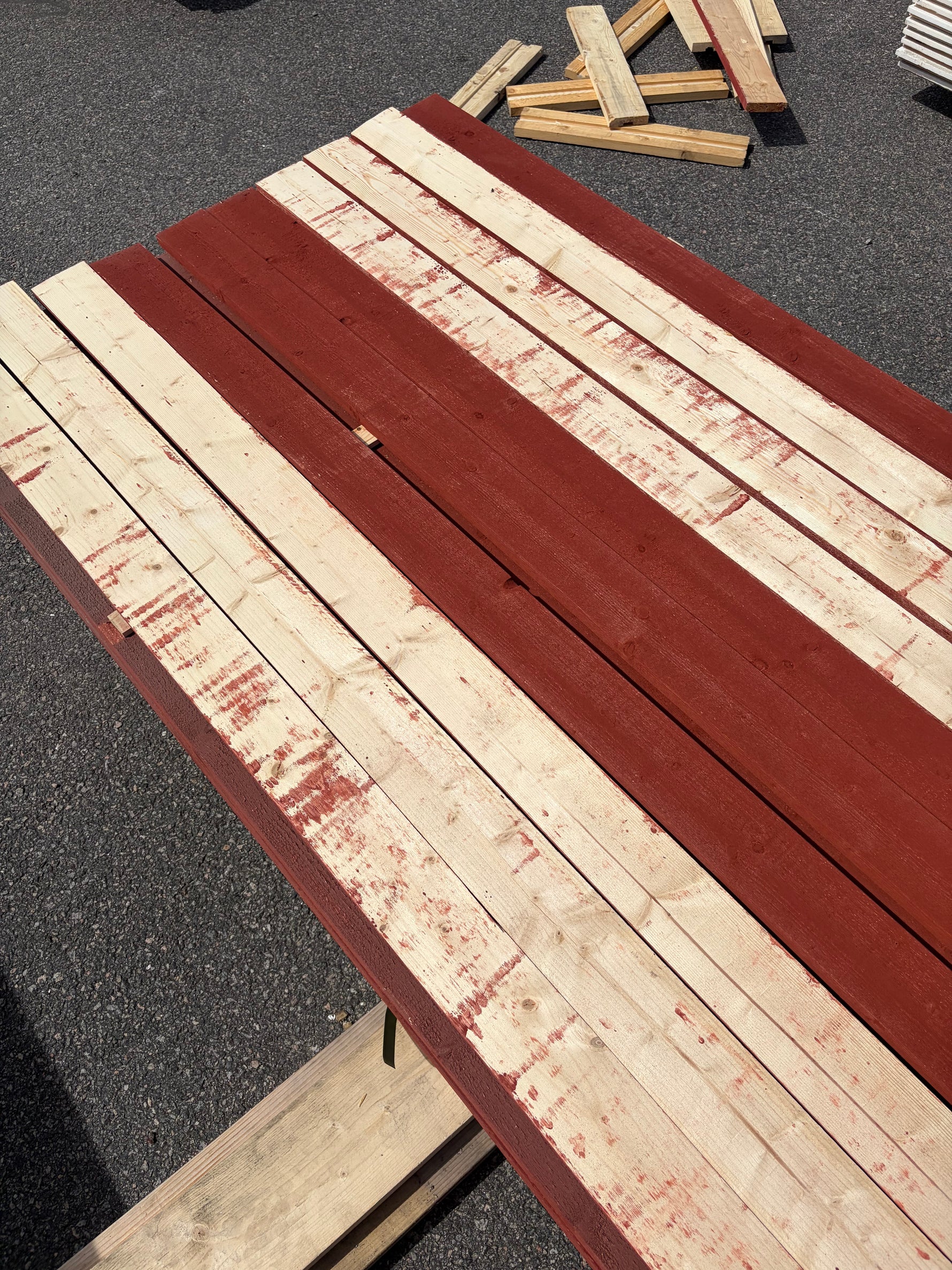 Paket Finsågade Brädor 22x95mm, 120st 5.10m (Slamfärg Röd)