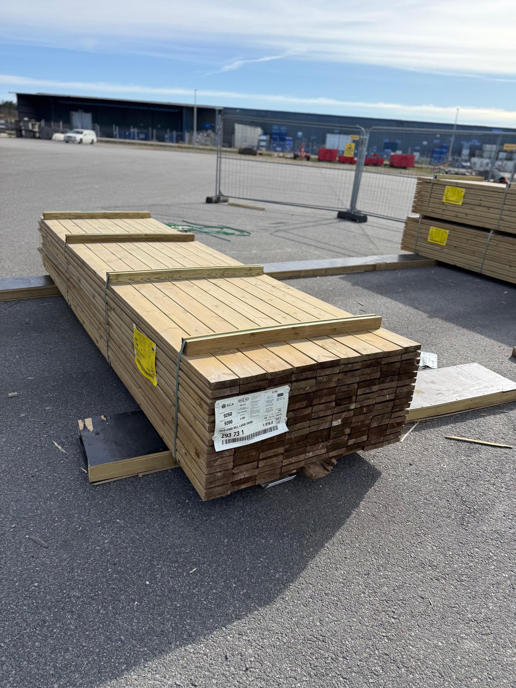 Paket Tryckimpregnerad Rillad Trall 28x120mm, 144st 4,20m (Väderbitet)