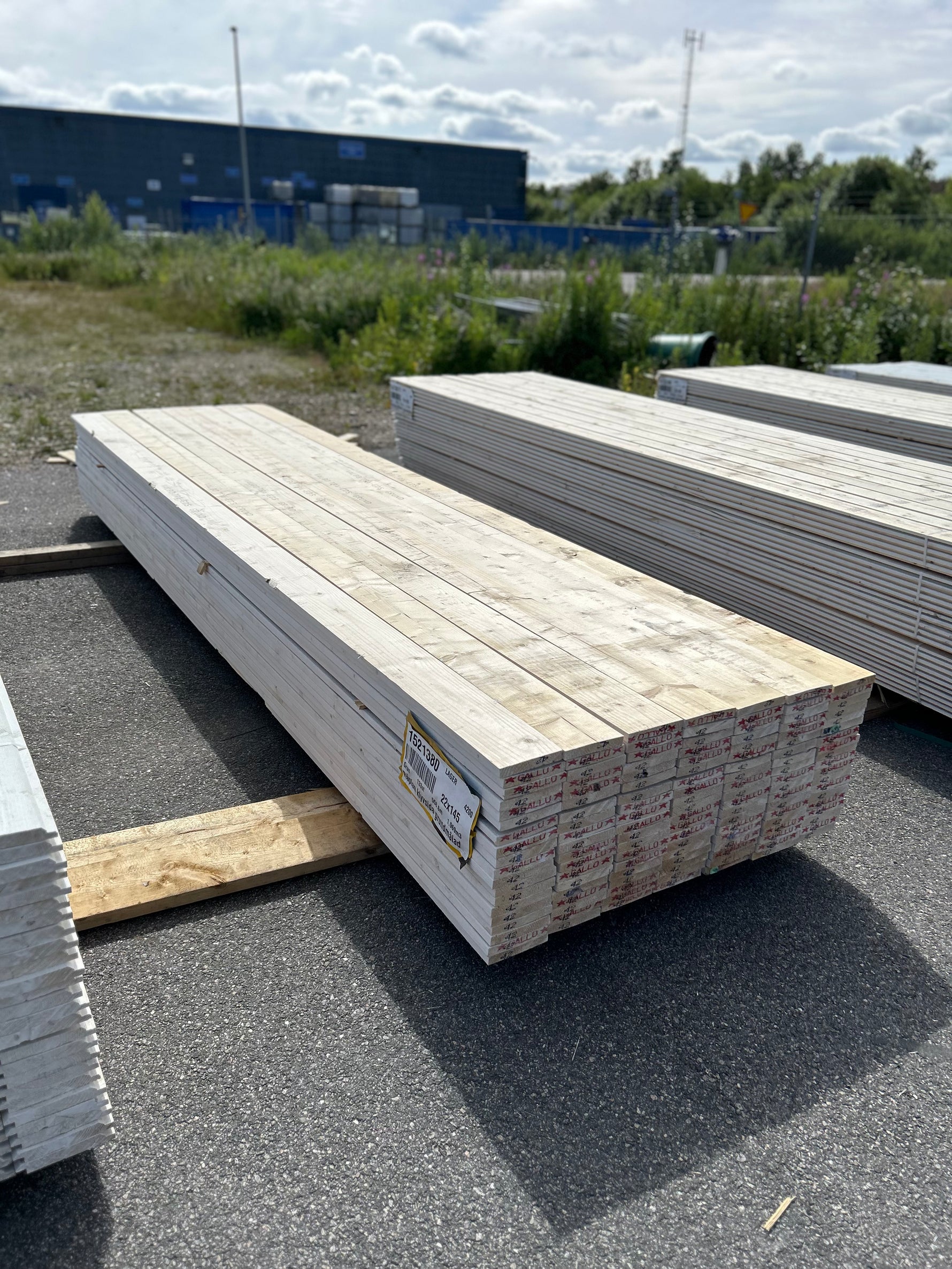 Paket Finsågade Brädor 22x145mm 4,20m 133st Grundmålade