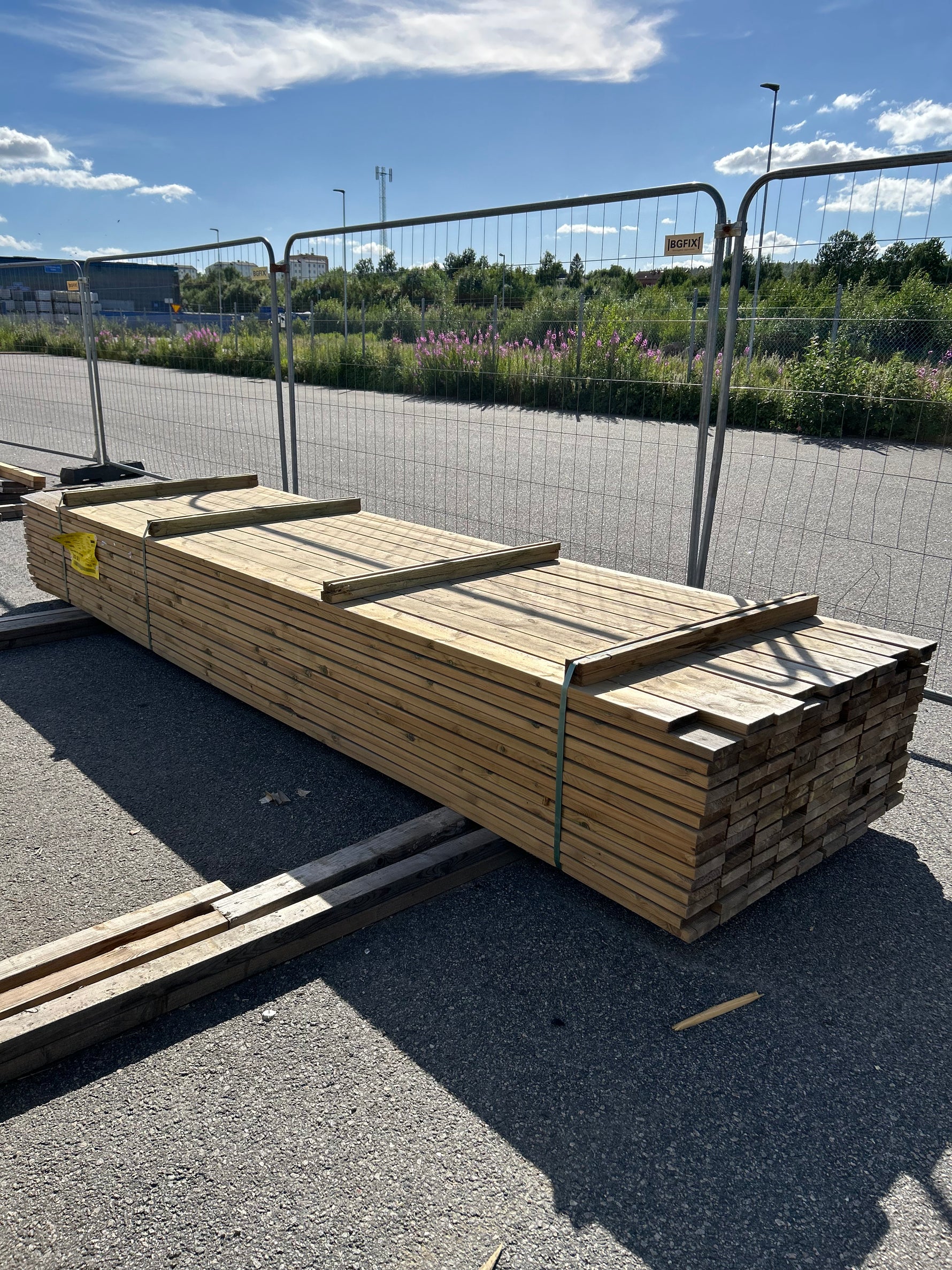 Paket Tryckimpregnerad Rillad Trall 28x120mm 3,90–4,20m 144st Väderbitet