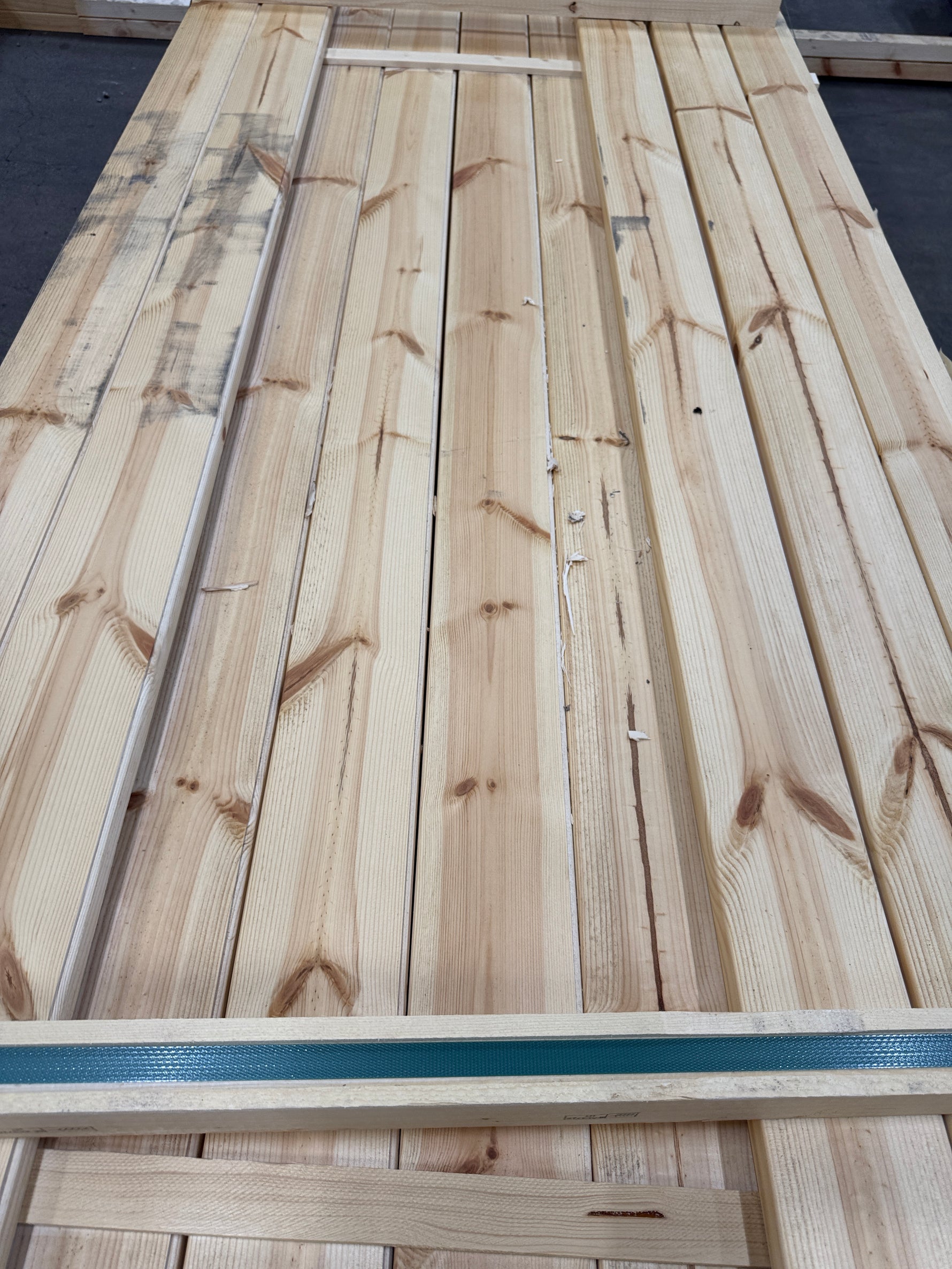 Paket Hyvlade Brädor 28x120mm 3,60m – 95 st Felhyvlade