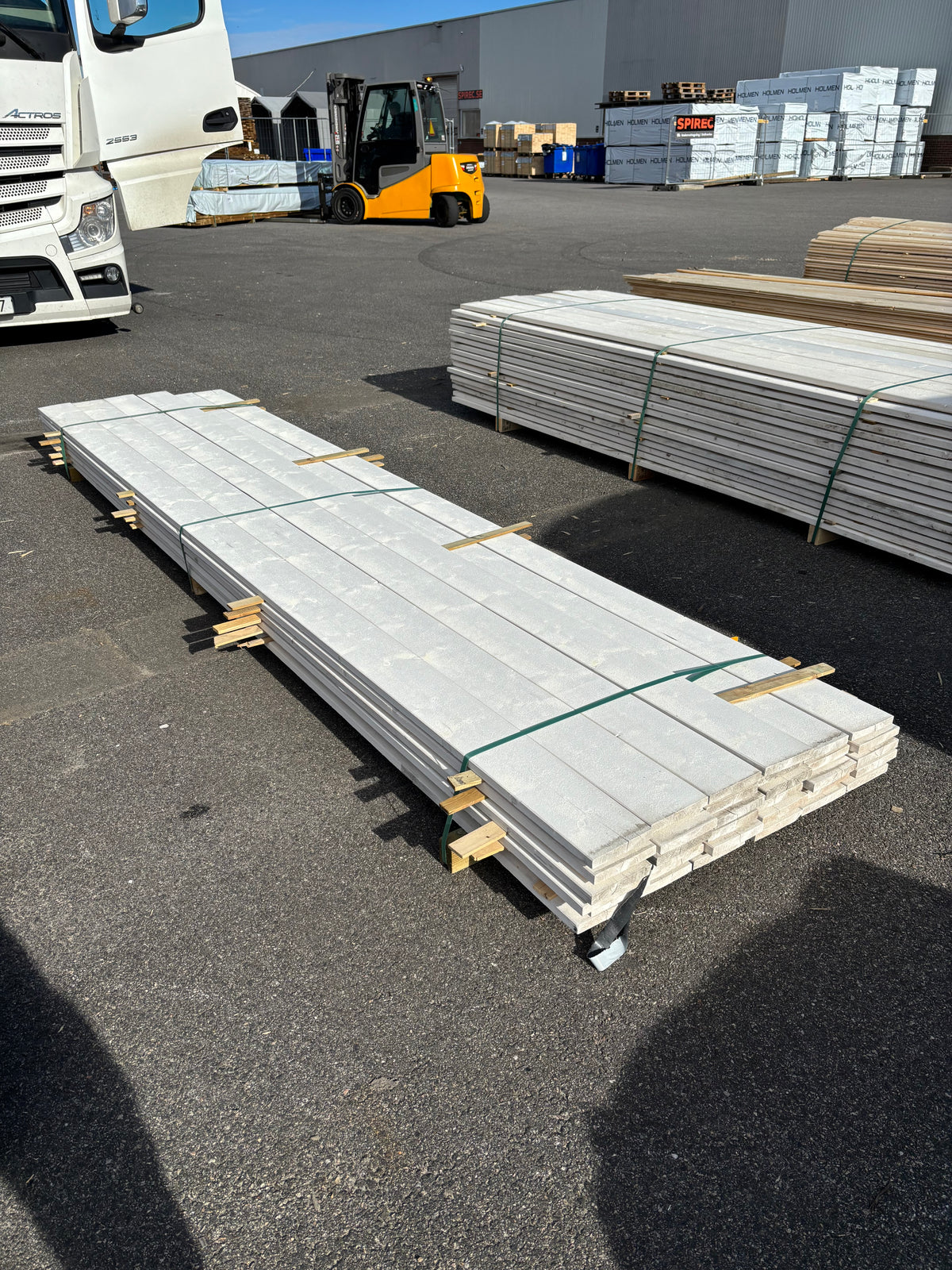 Paket Finsågade Brädor 22x145mm 3,90m 34st Grundmålade
