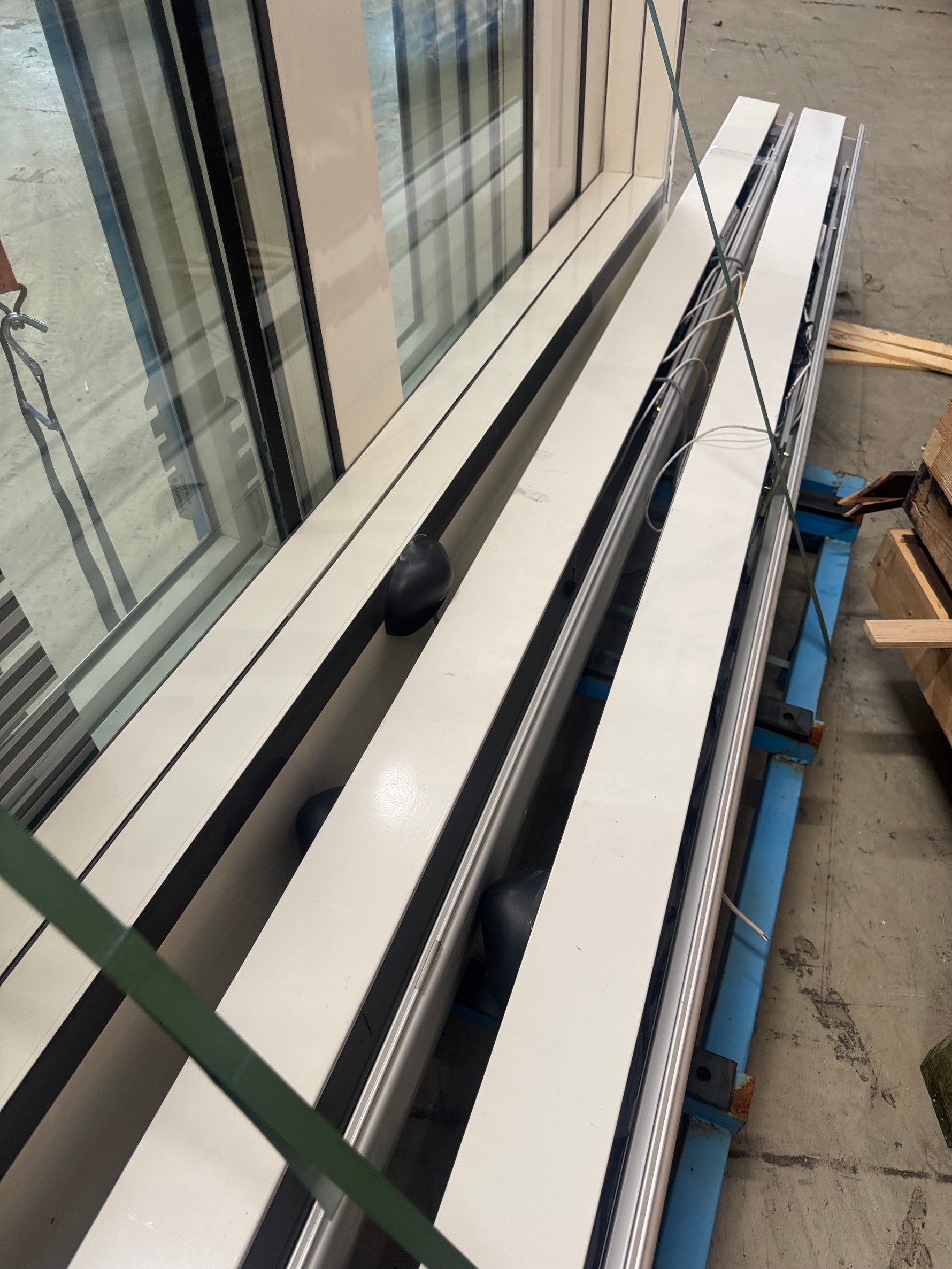 2 st Entréskjutparti – Besam (ASSA Abloy) - Spirec