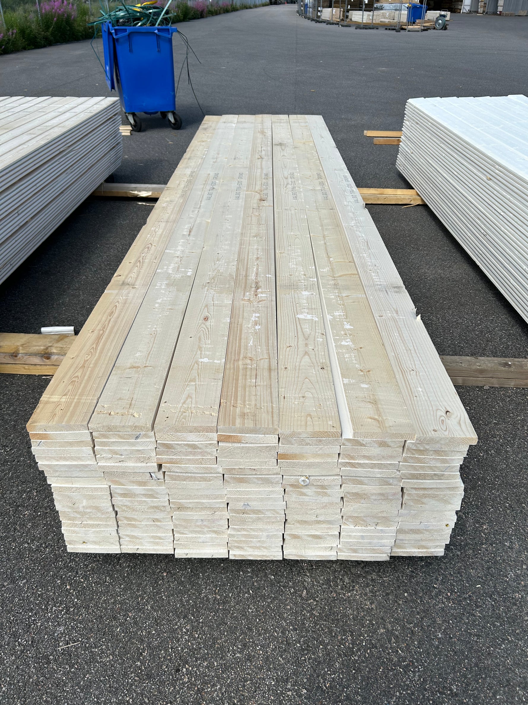 Paket Finsågade Brädor 22x145mm 4,20m 133st Grundmålade