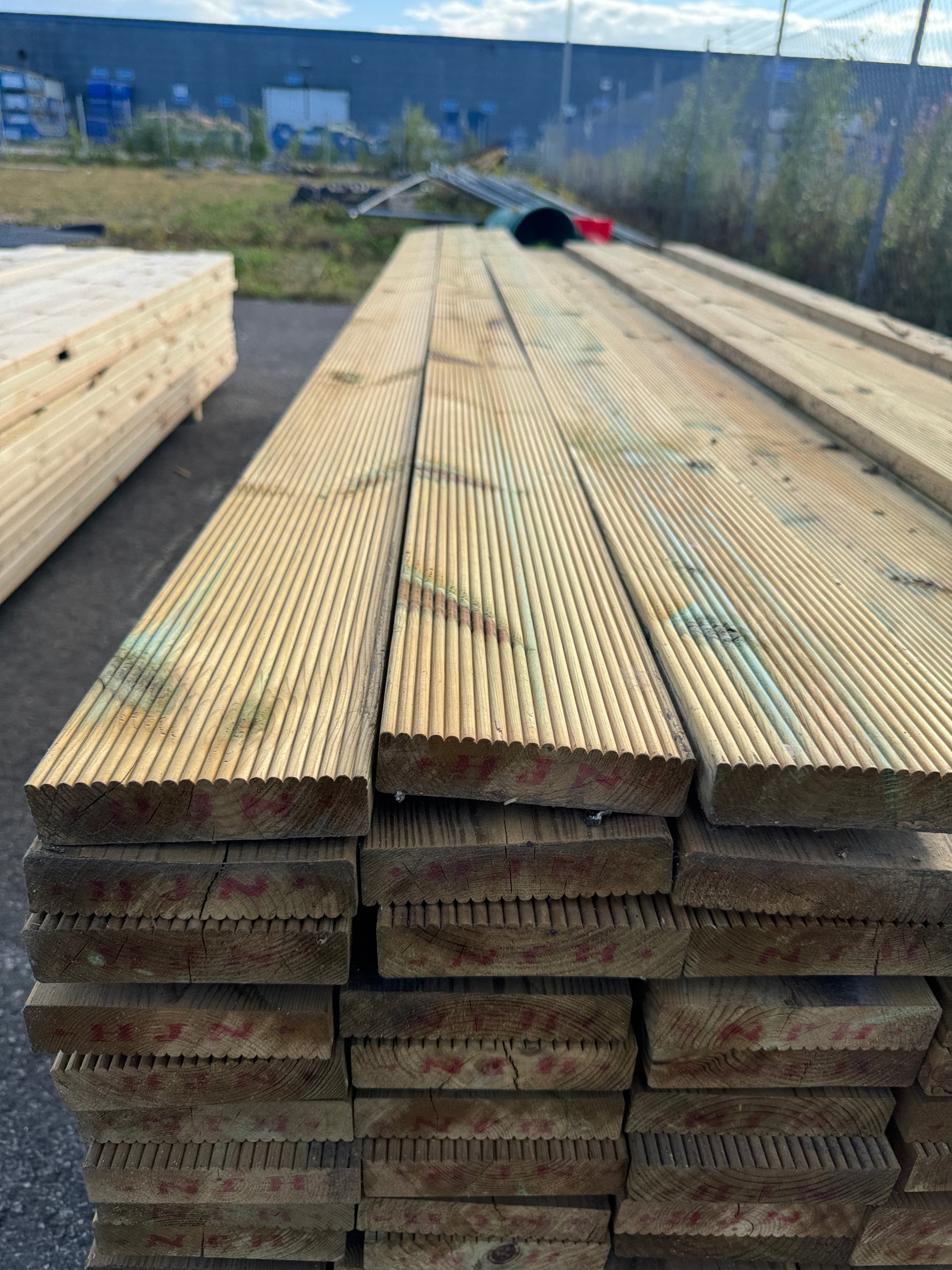 Paket Rillad Trall 28x120 – 144st – 3.60 m – NTR AB A-sortering