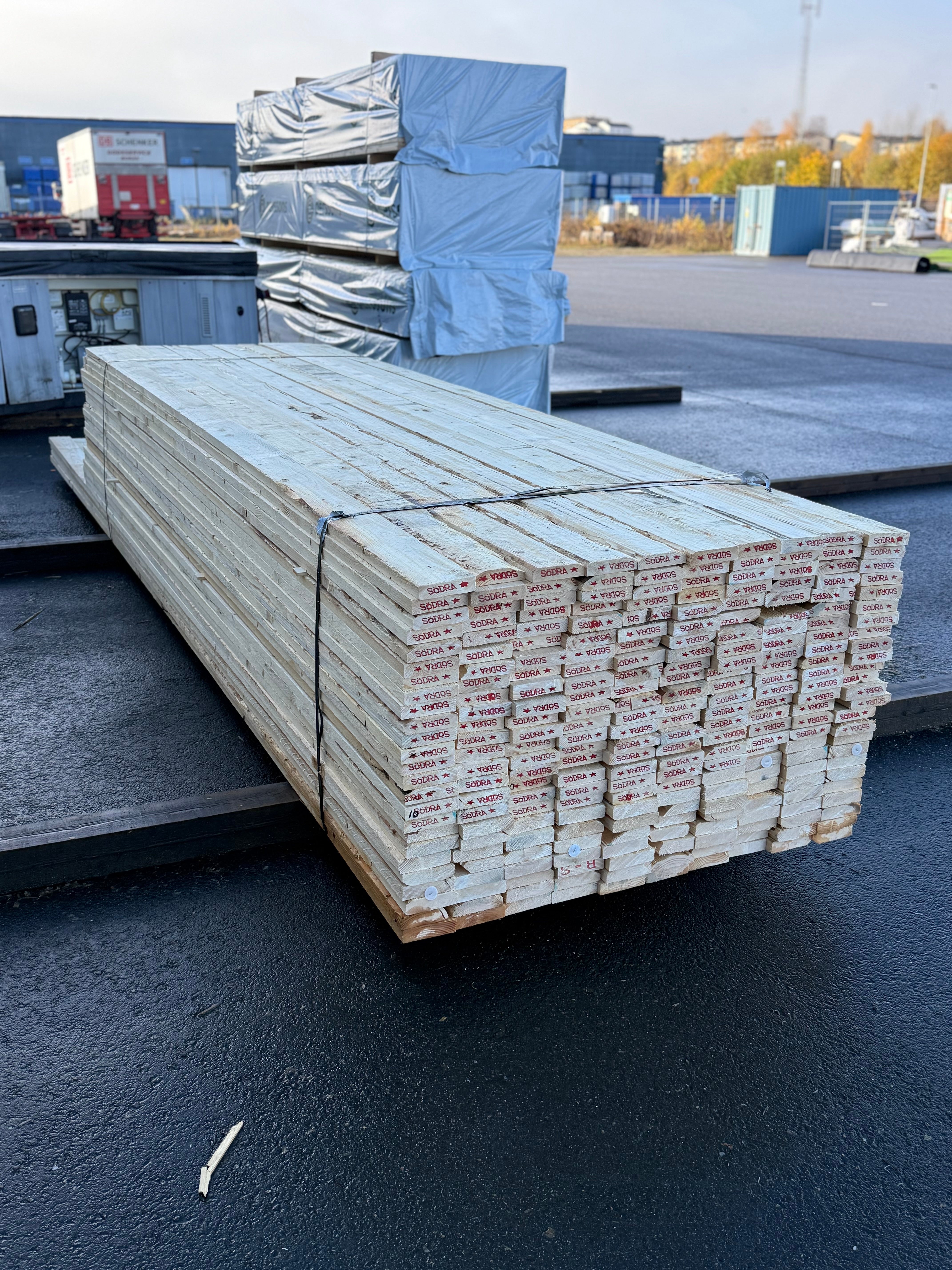 Paket Brädor 25x100mm Råsågade – 249 st (3,6–4,8 m, gran, obehandlad)