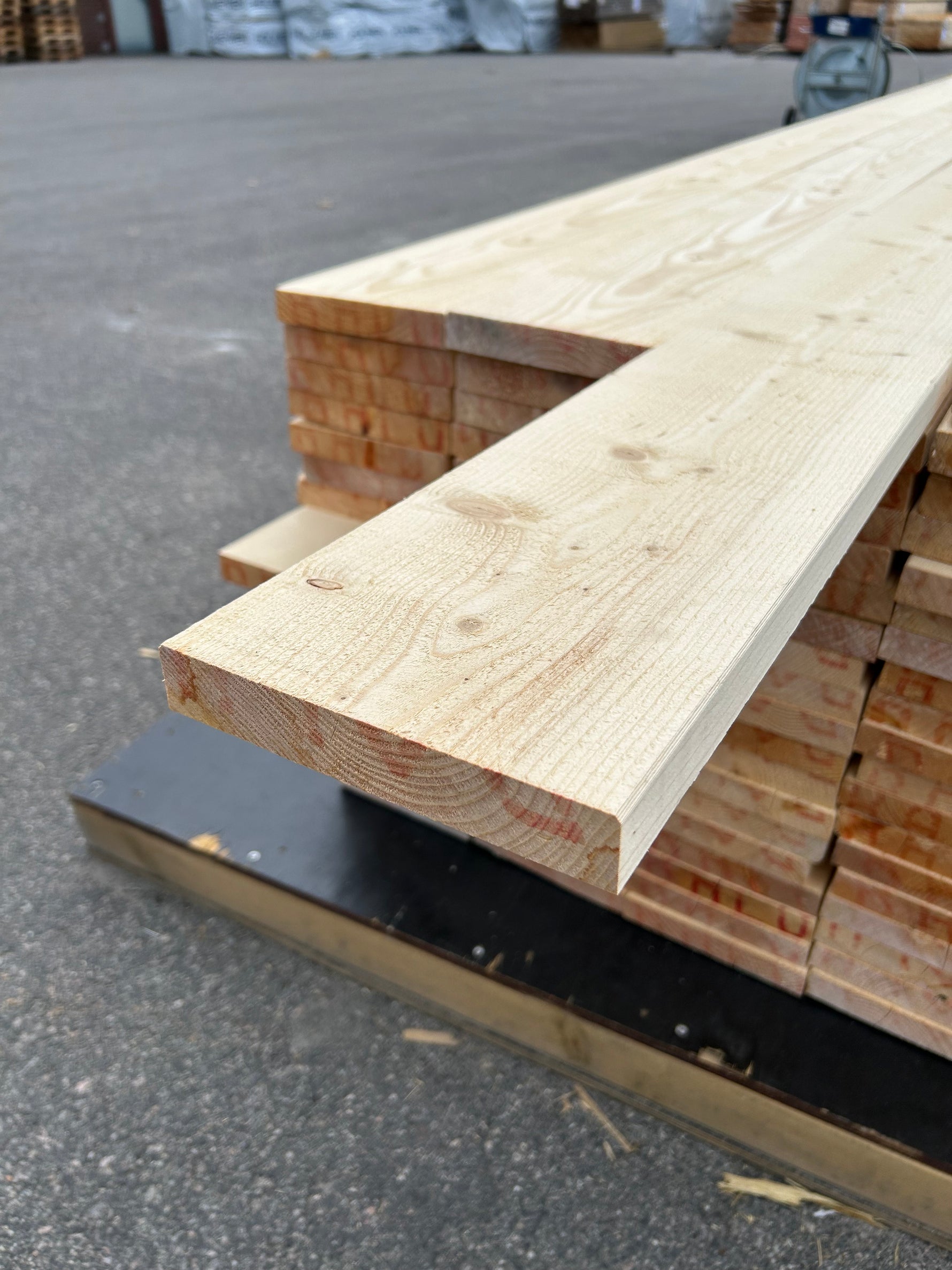 Paket Finsågade Brädor 28x170mm 3,30m 114st Obehandlade