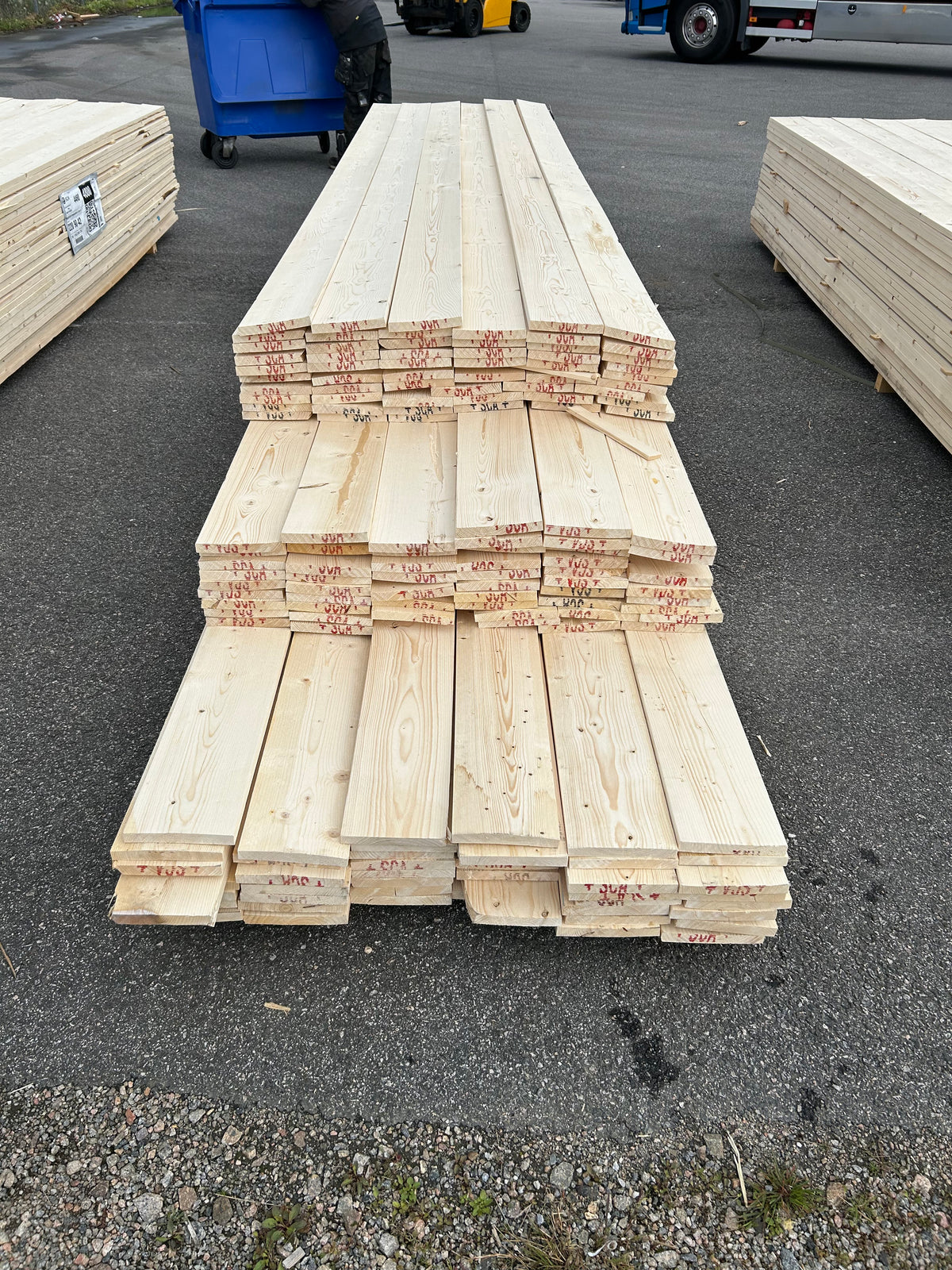Paket Finsågade Brädor 22x170 mm – 4,20–5,40 m (Andra sortering)